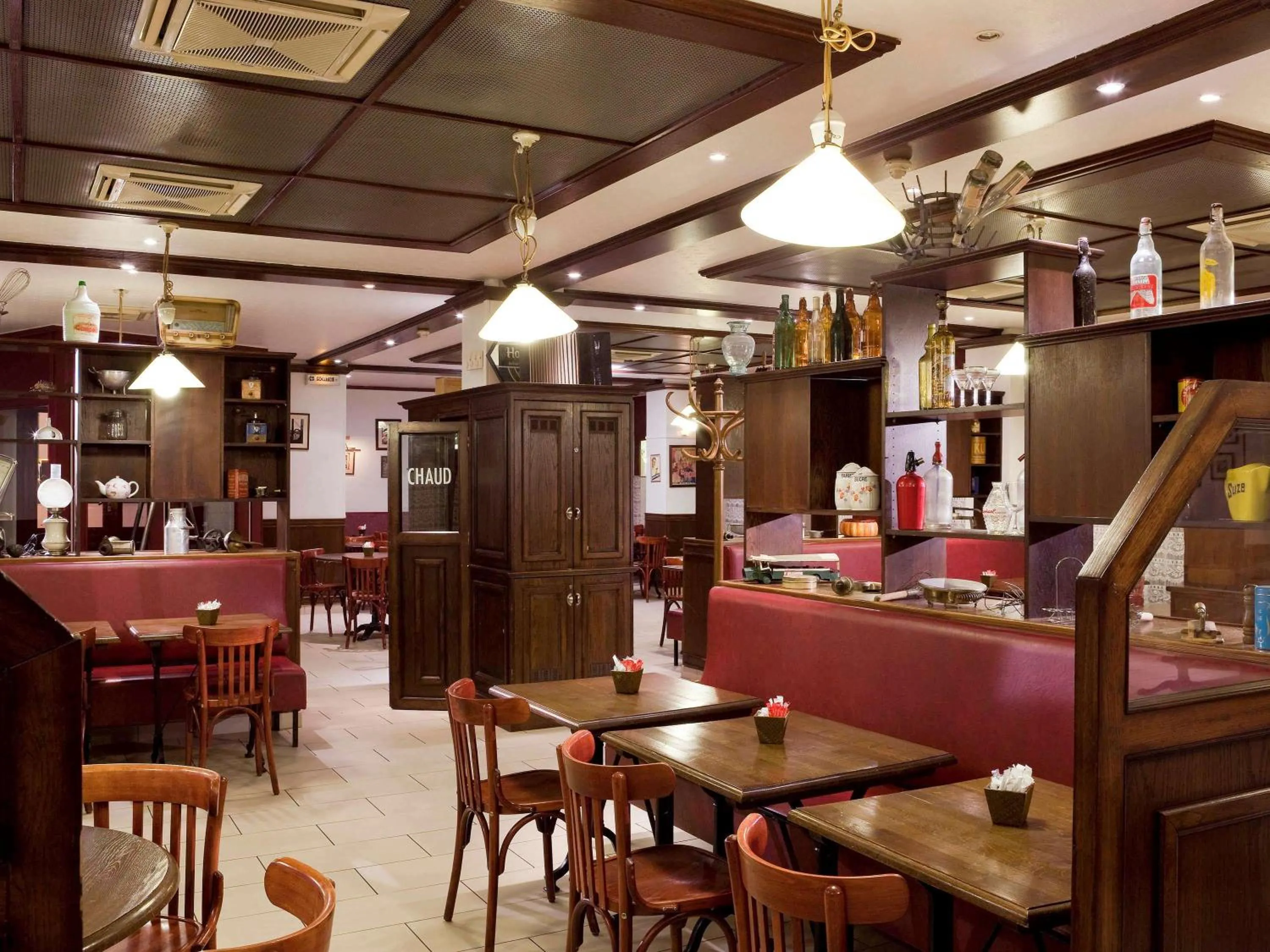 Restaurant/Places to Eat in ibis Paris Porte de Bagnolet