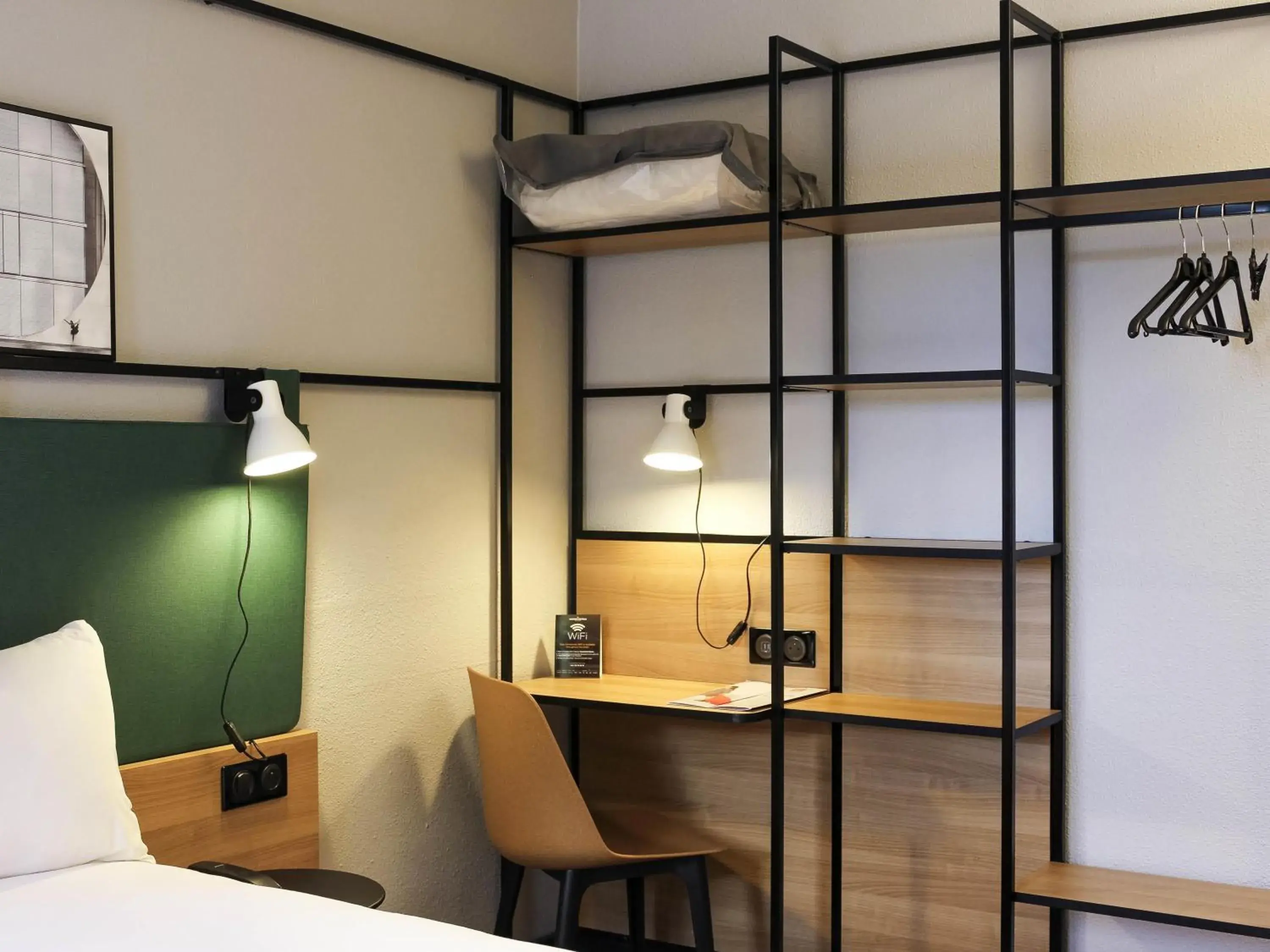 Property building, Bed in Ibis Évry-Courcouronnes Property building, Bed in Ibis Évry-Courcouronnes