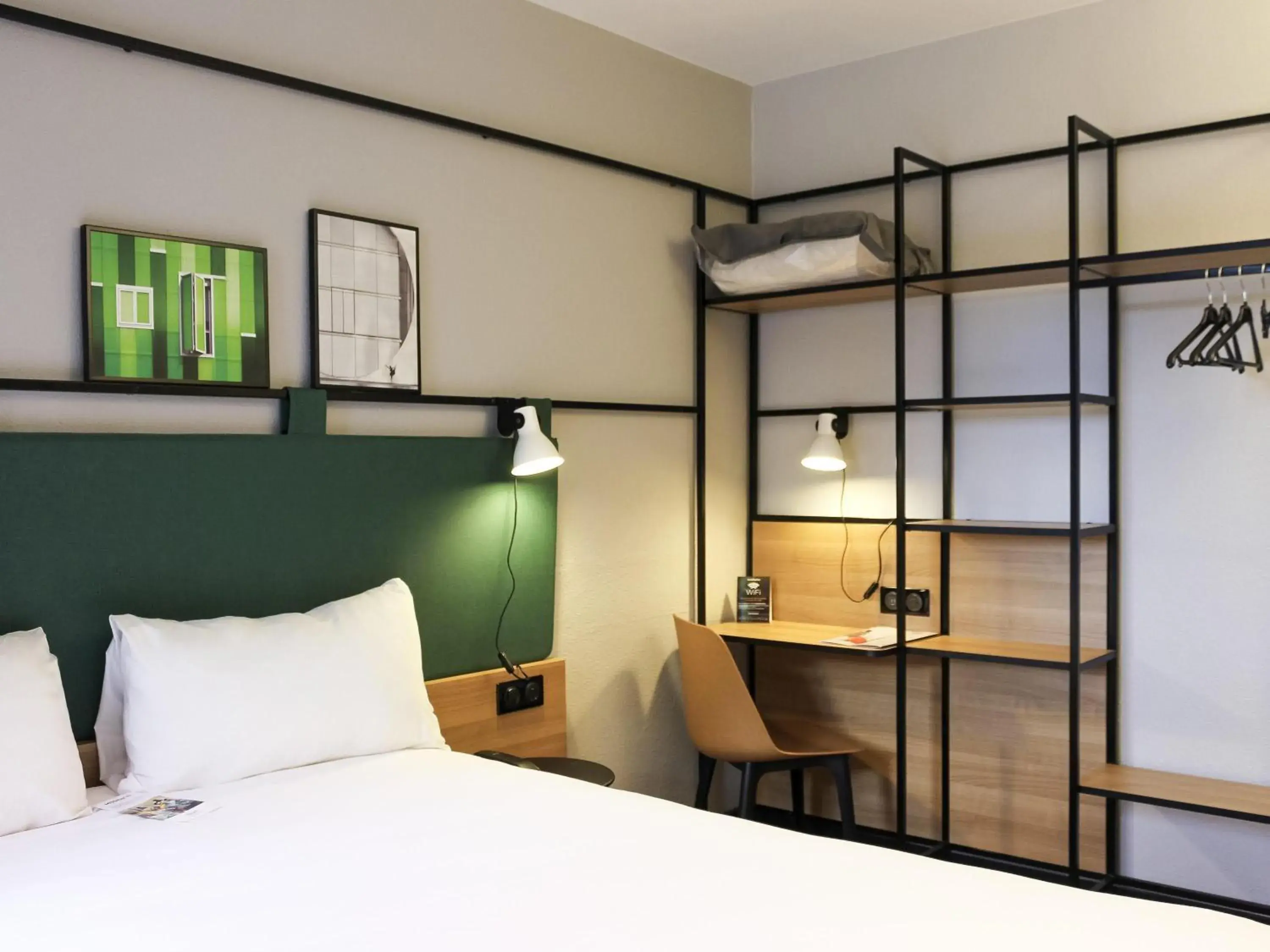 Bedroom, Bed in Ibis Évry-Courcouronnes Bedroom, Bed in Ibis Évry-Courcouronnes