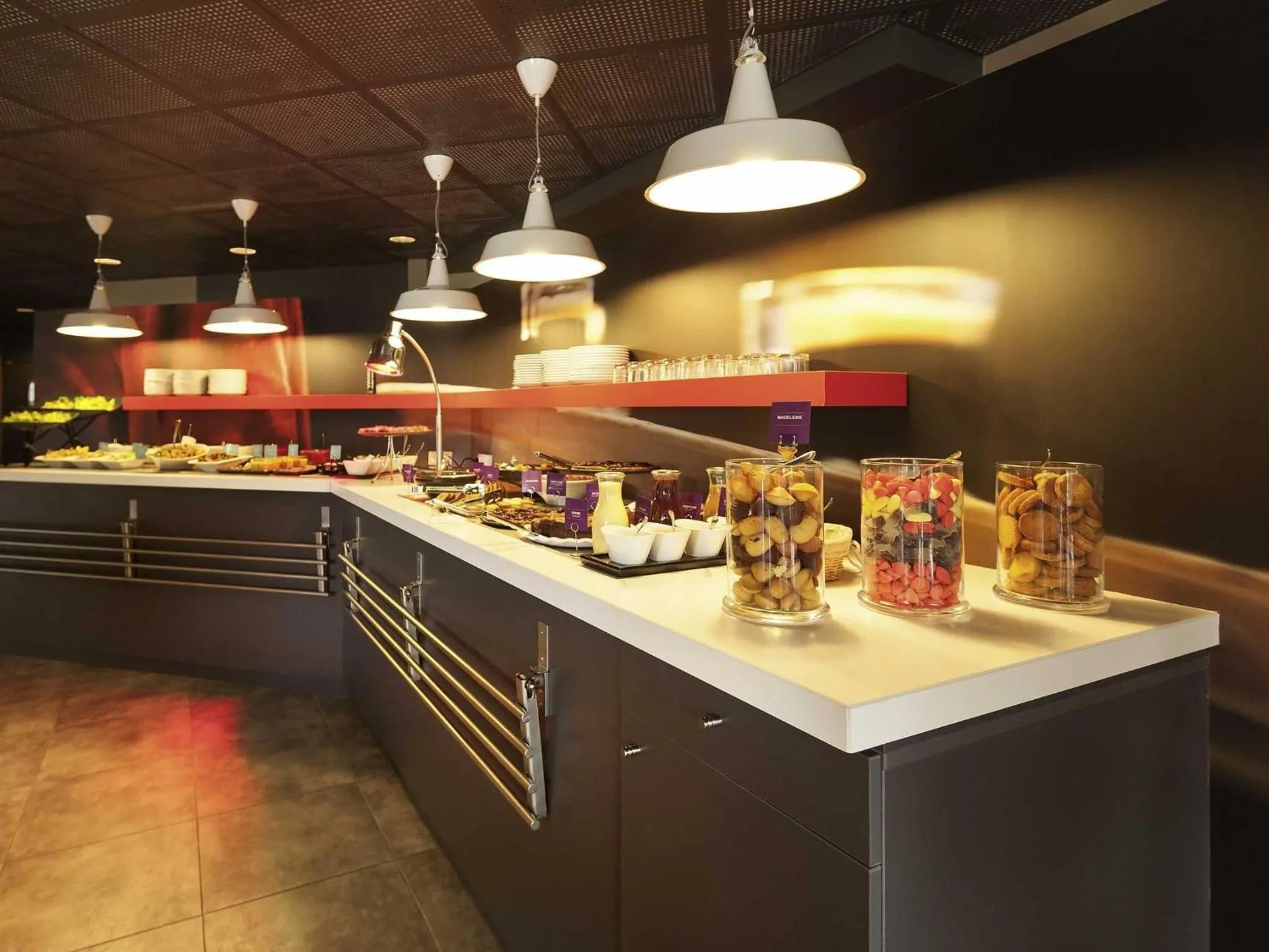 Restaurant/places to eat in Ibis Évry-Courcouronnes