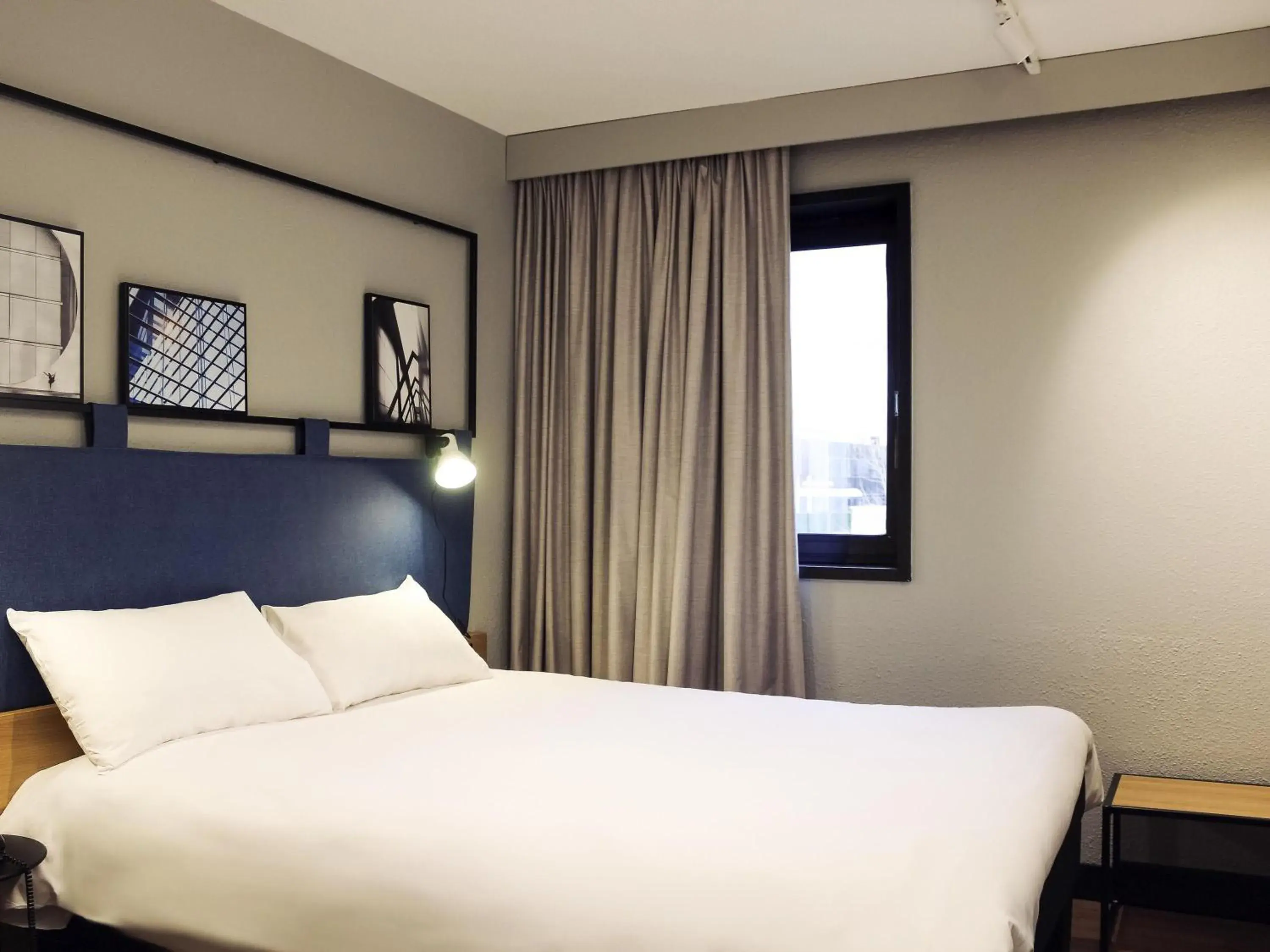 Bedroom, Bed in Ibis Évry-Courcouronnes Bedroom, Bed in Ibis Évry-Courcouronnes