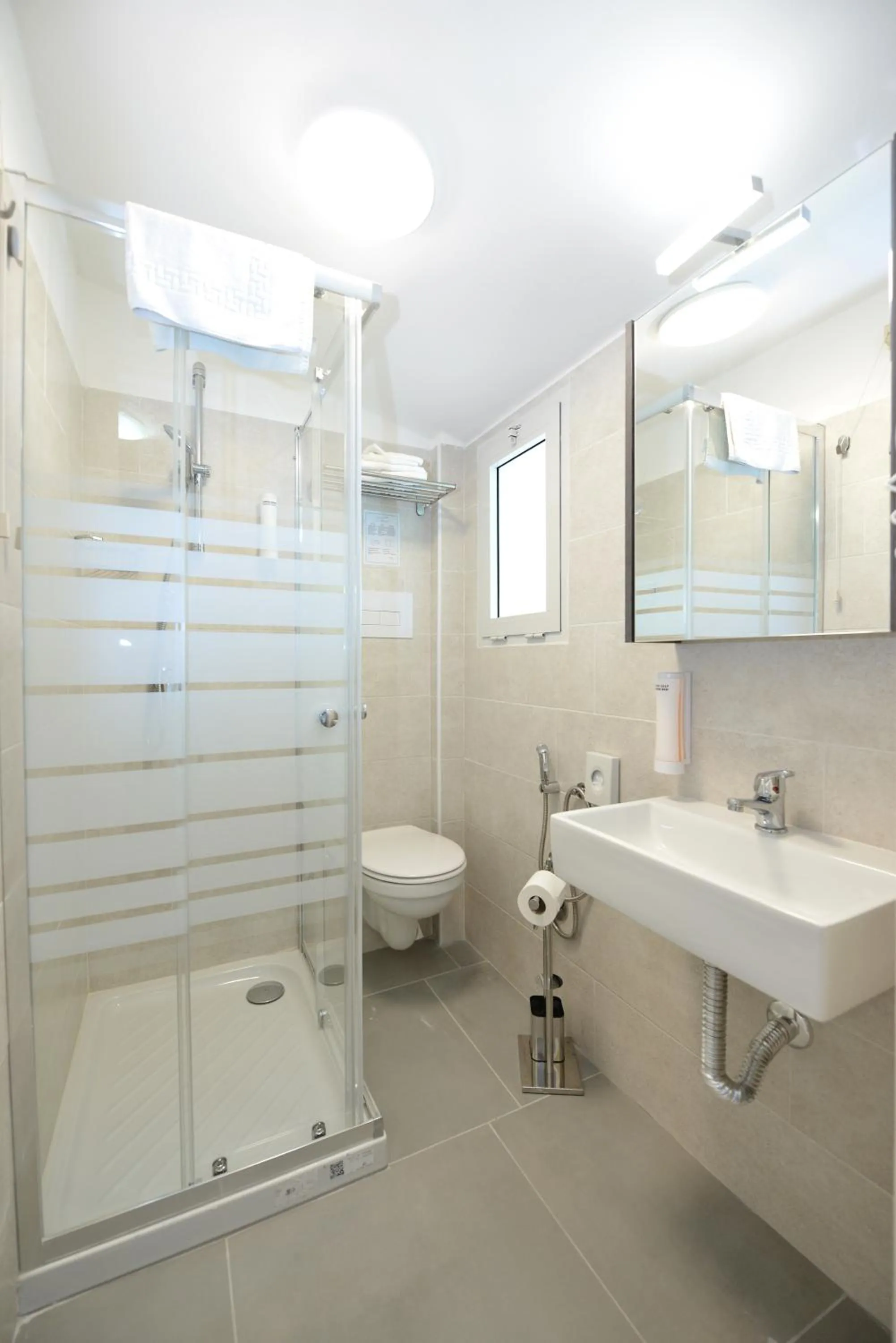 Shower in Hotel Itta