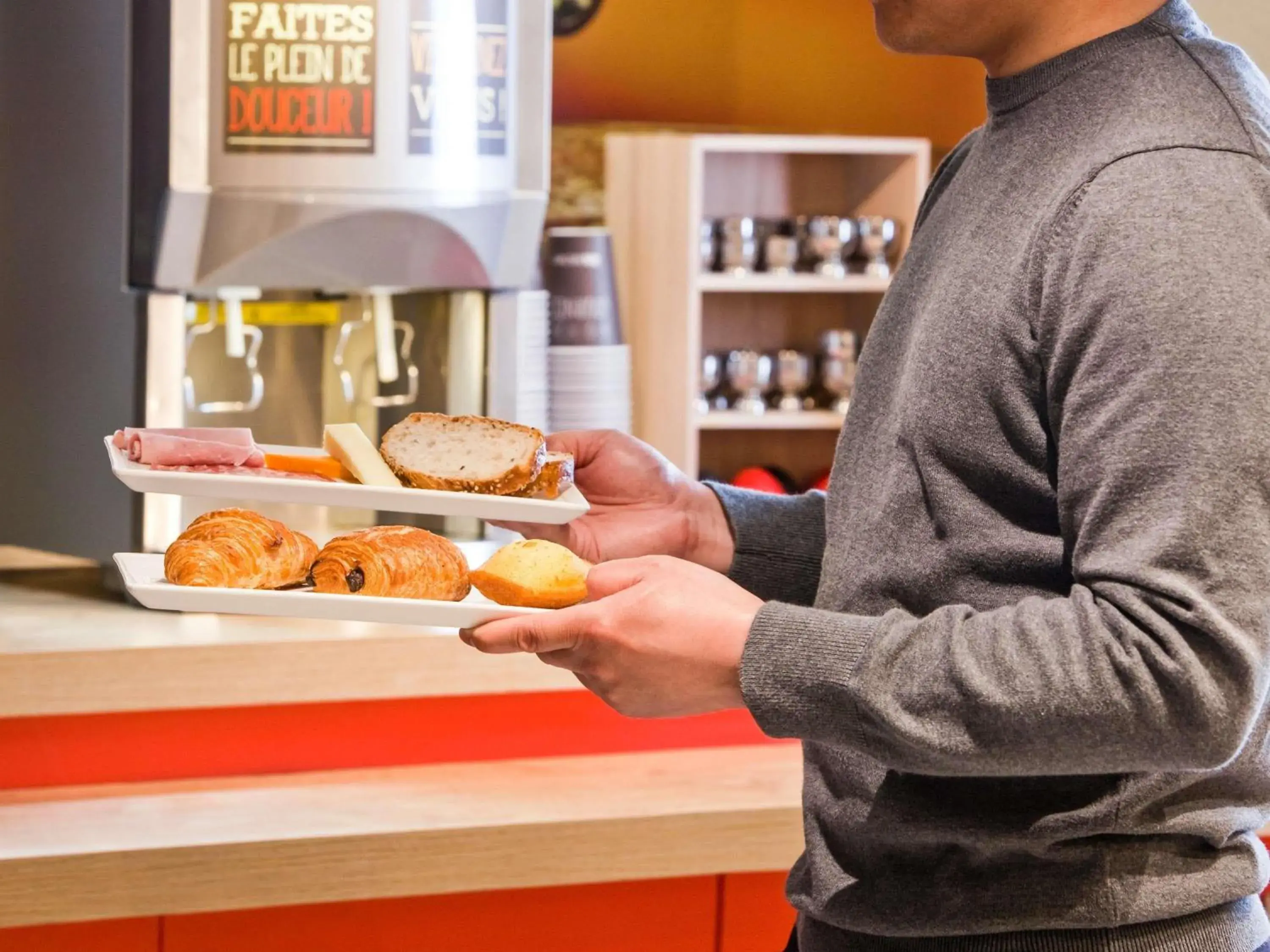 Breakfast in ibis Maine Montparnasse Breakfast in ibis Maine Montparnasse