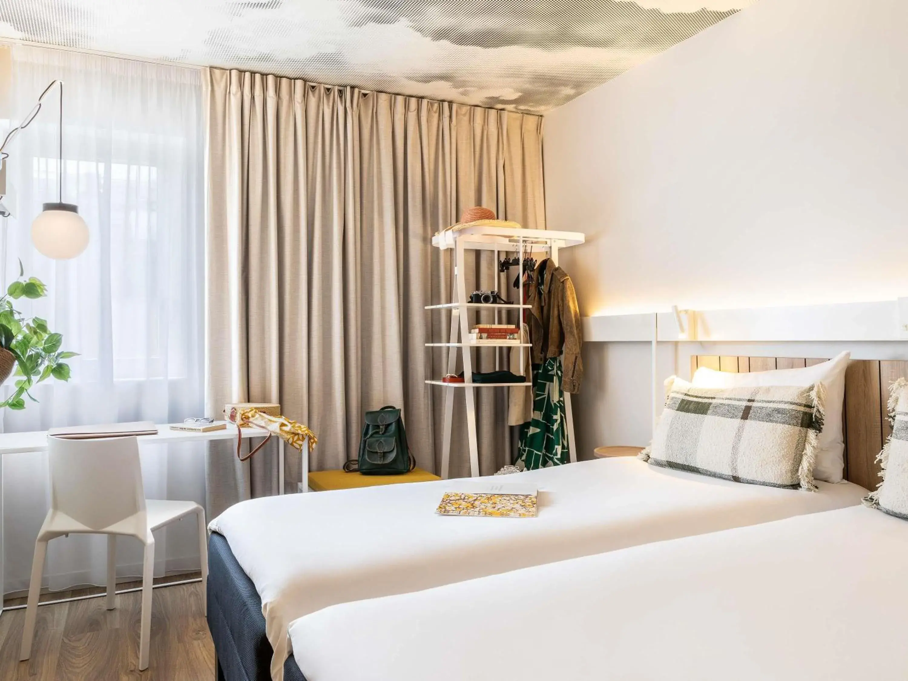 Bedroom, Bed in ibis Maine Montparnasse Bedroom, Bed in ibis Maine Montparnasse