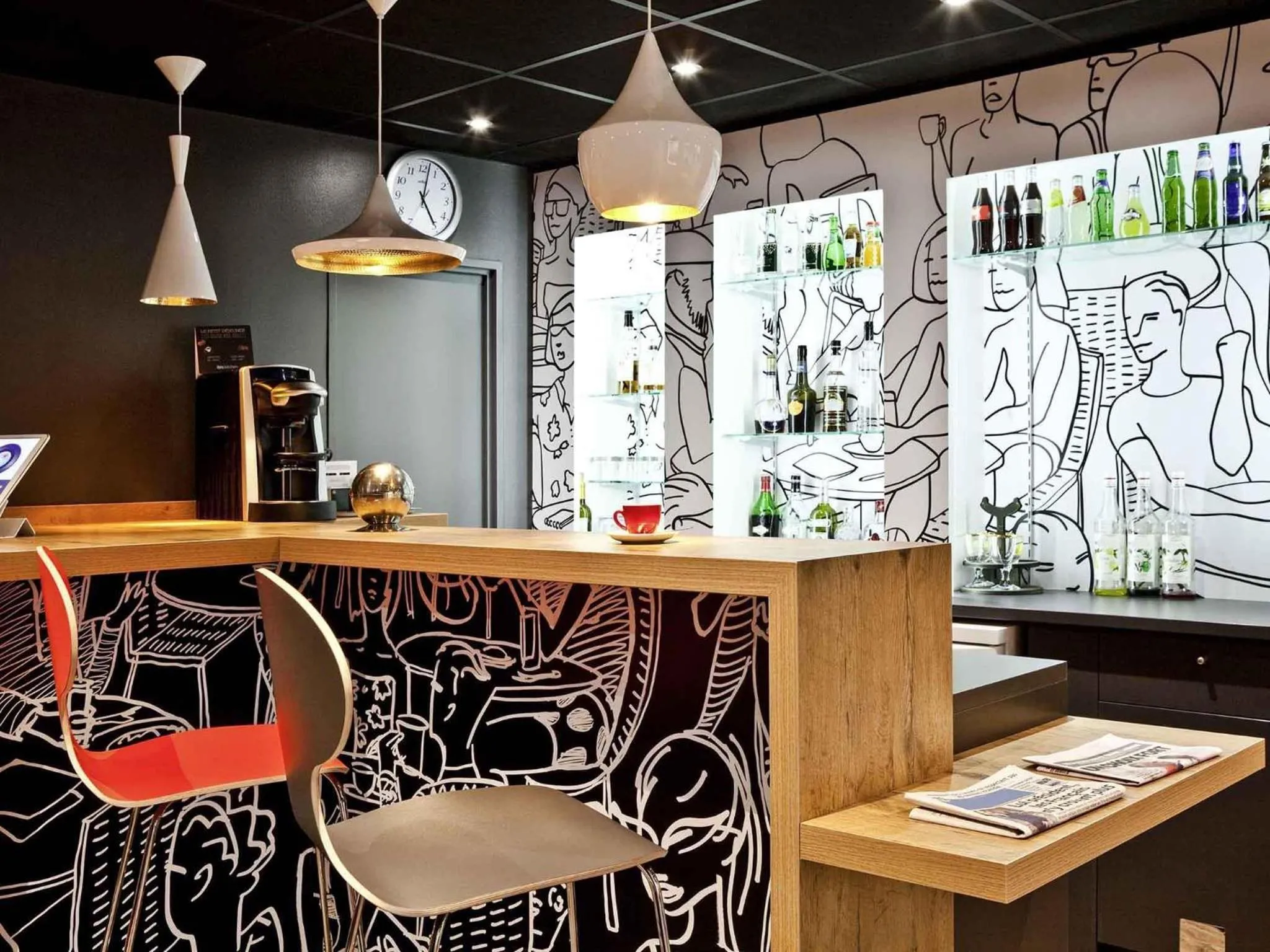 Lounge or bar in ibis Maine Montparnasse