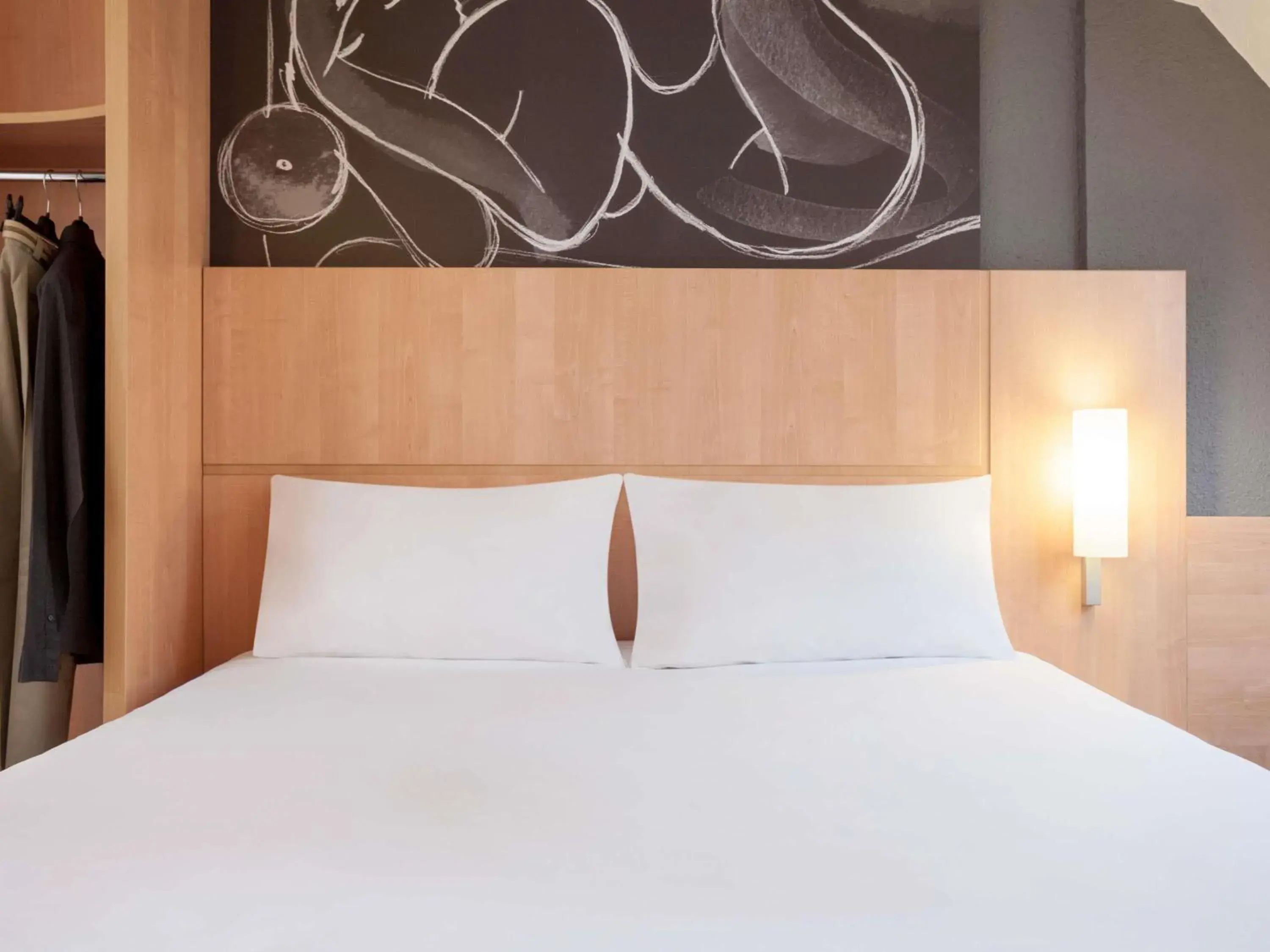 Bedroom, Bed in ibis Maine Montparnasse Bedroom, Bed in ibis Maine Montparnasse