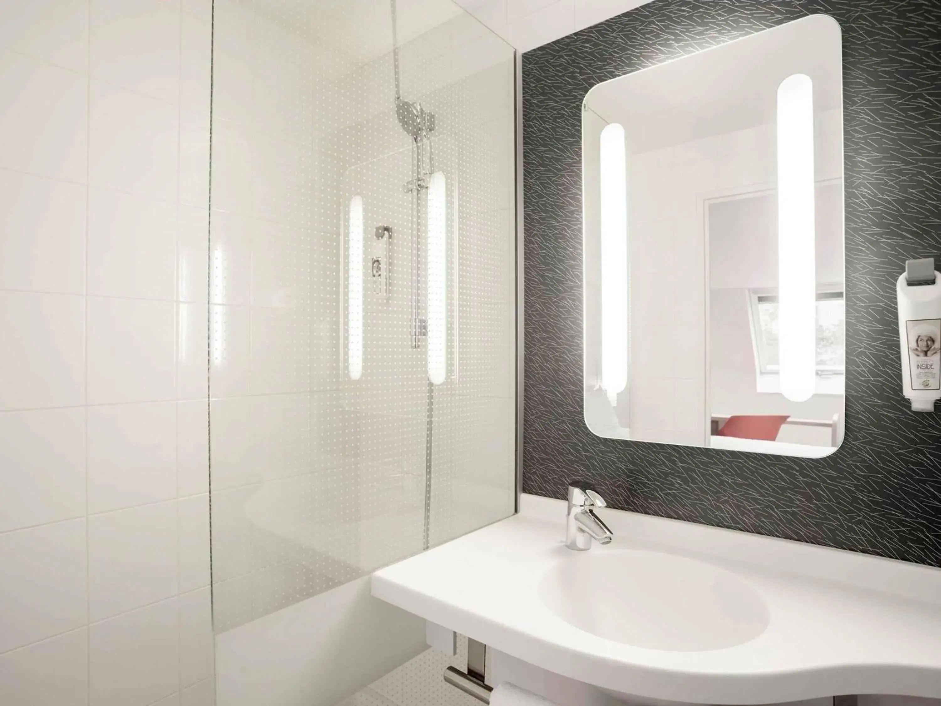 Bedroom in ibis Maine Montparnasse Bedroom in ibis Maine Montparnasse