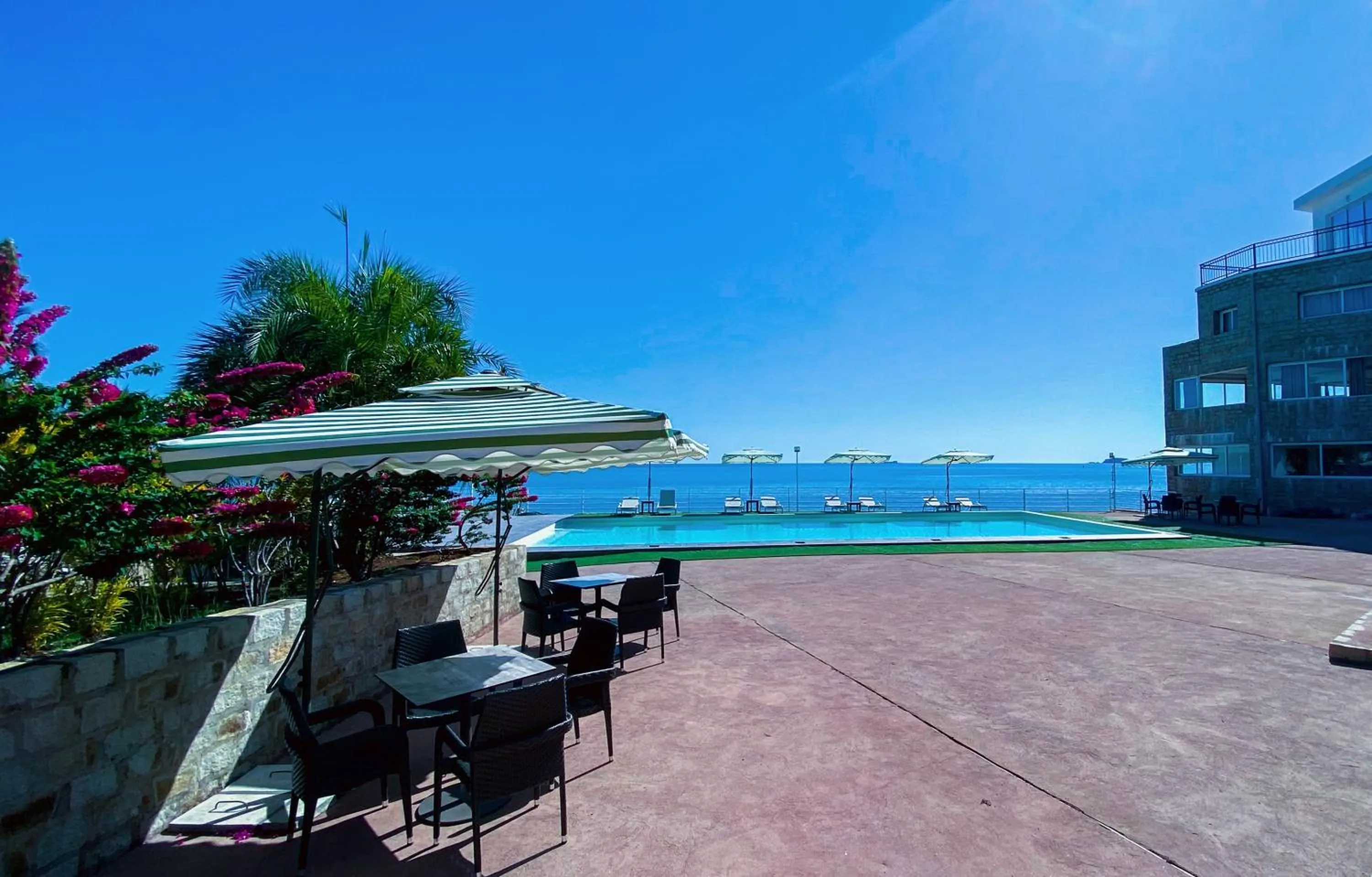 Restaurant/places to eat in Orangea Beach Resort