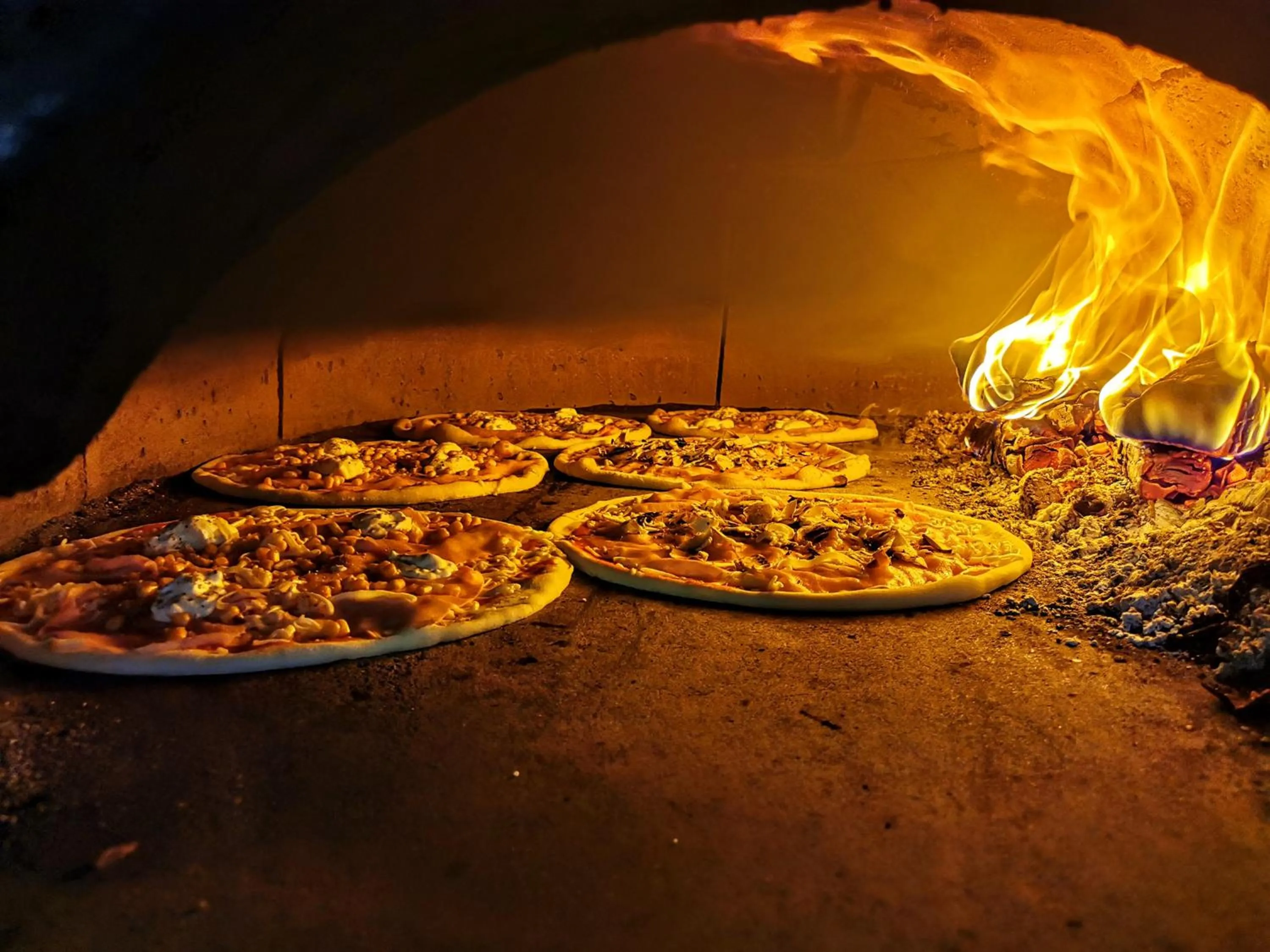 Restaurant/places to eat in Pansion Karoca