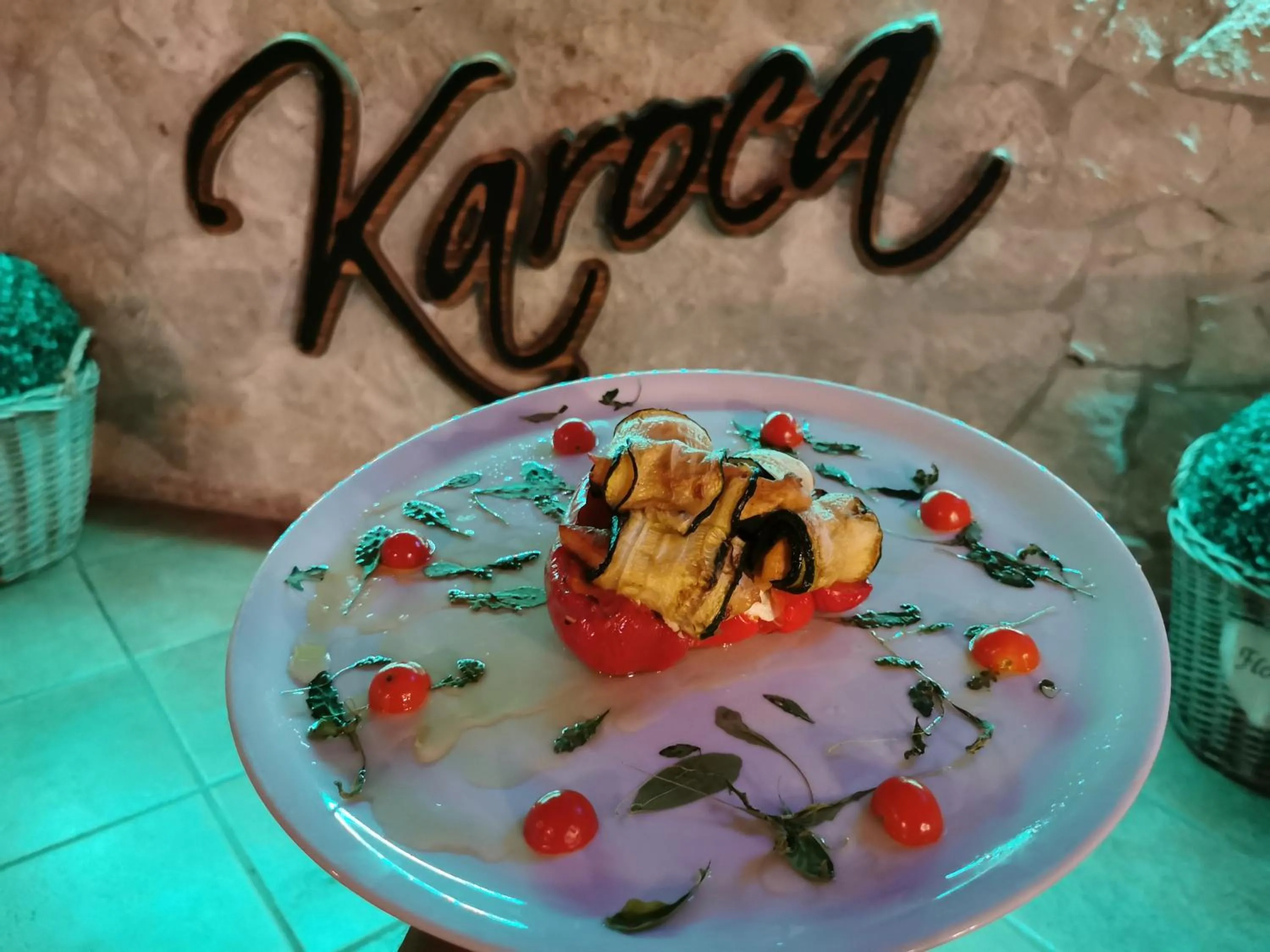 Restaurant/places to eat in Pansion Karoca