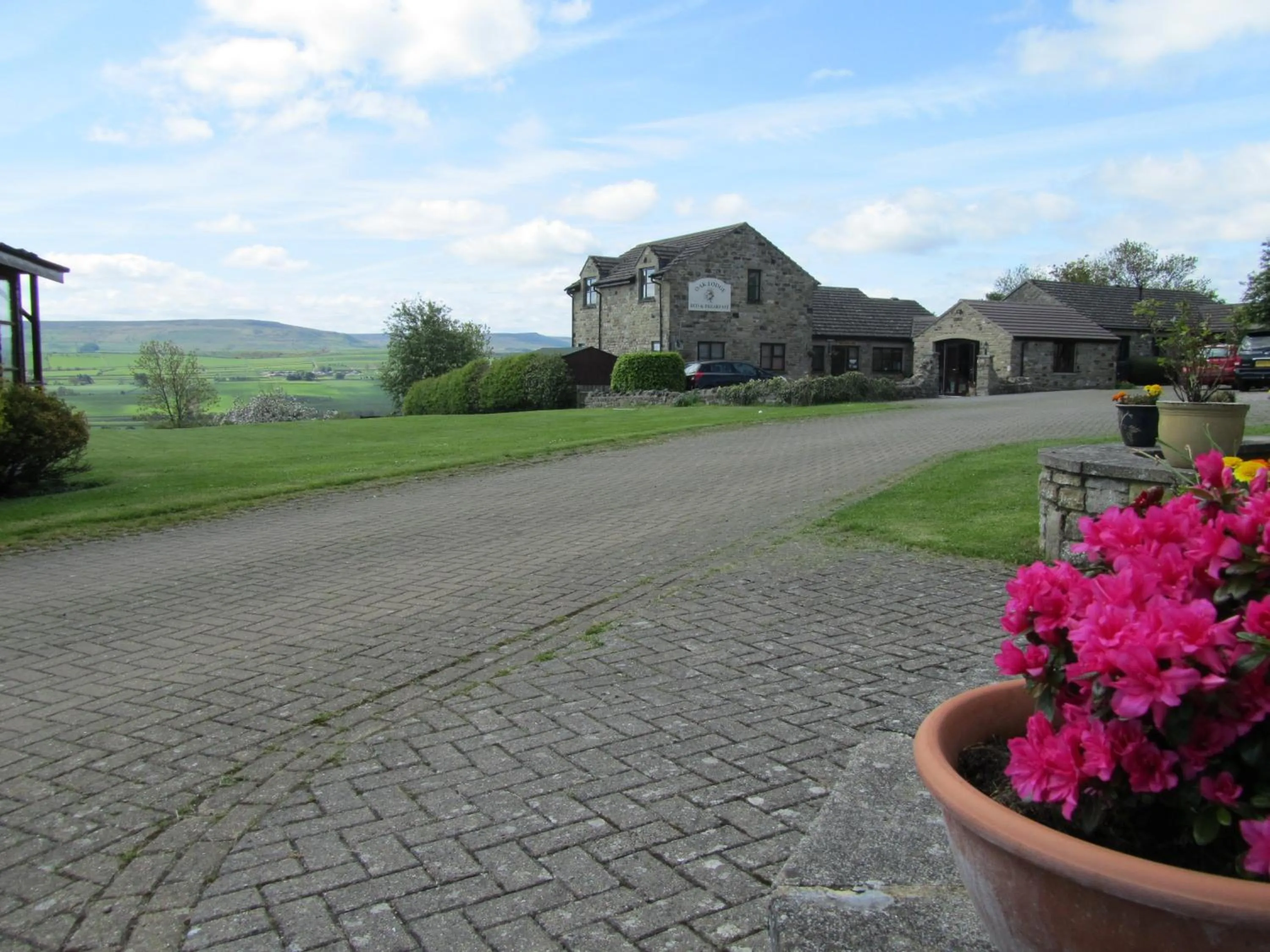 Facade/entrance in Oaklodge House