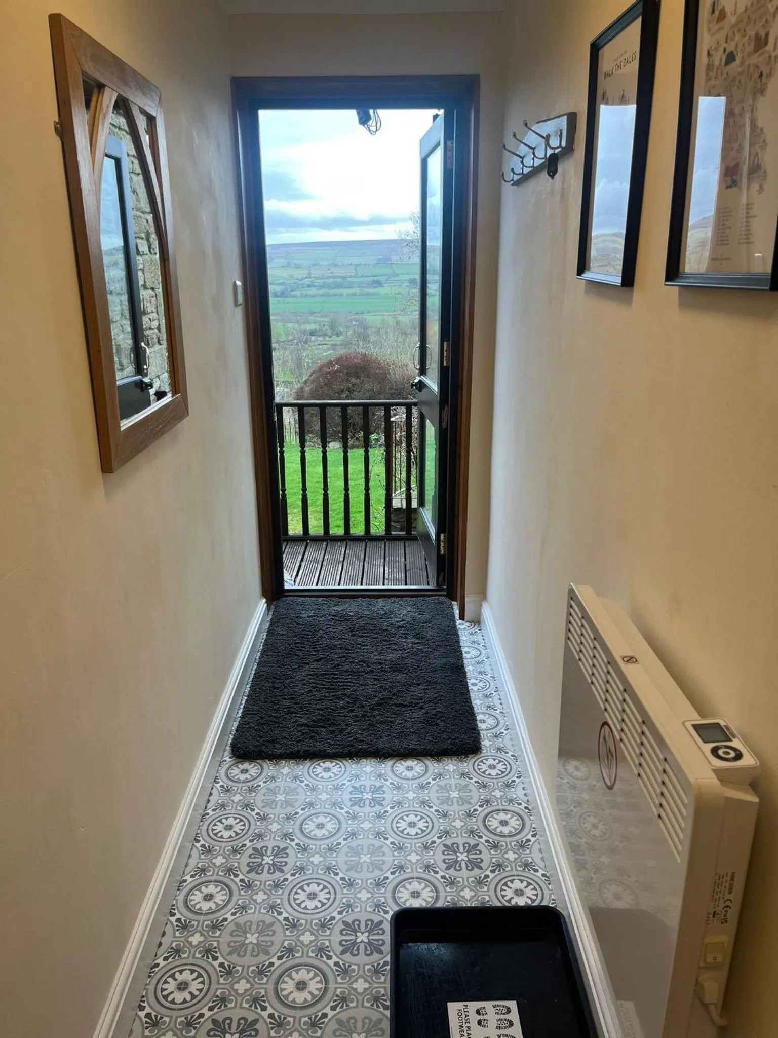 Facade/entrance in Oaklodge House