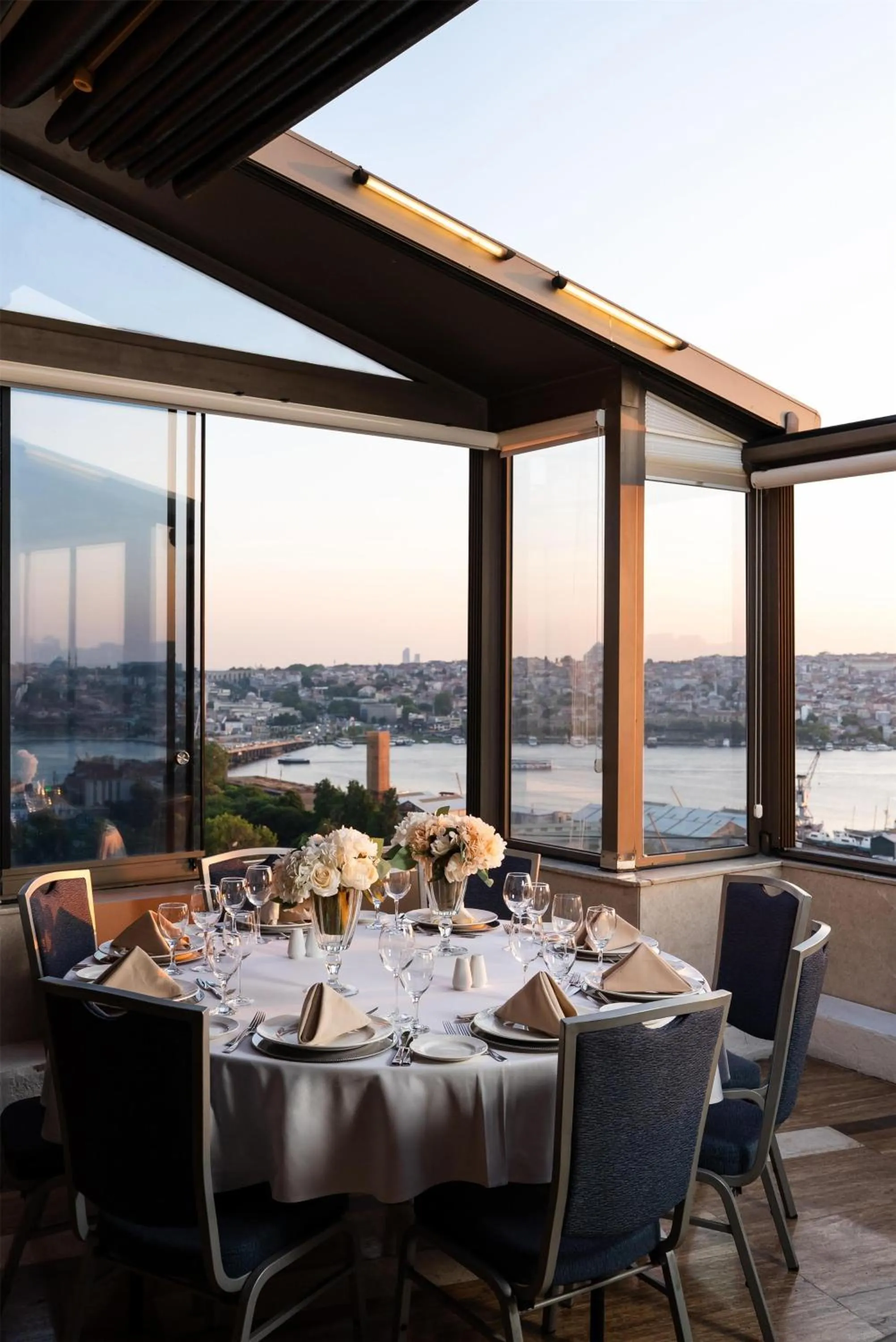 Restaurant/places to eat in Radisson Blu Hotel Istanbul Pera