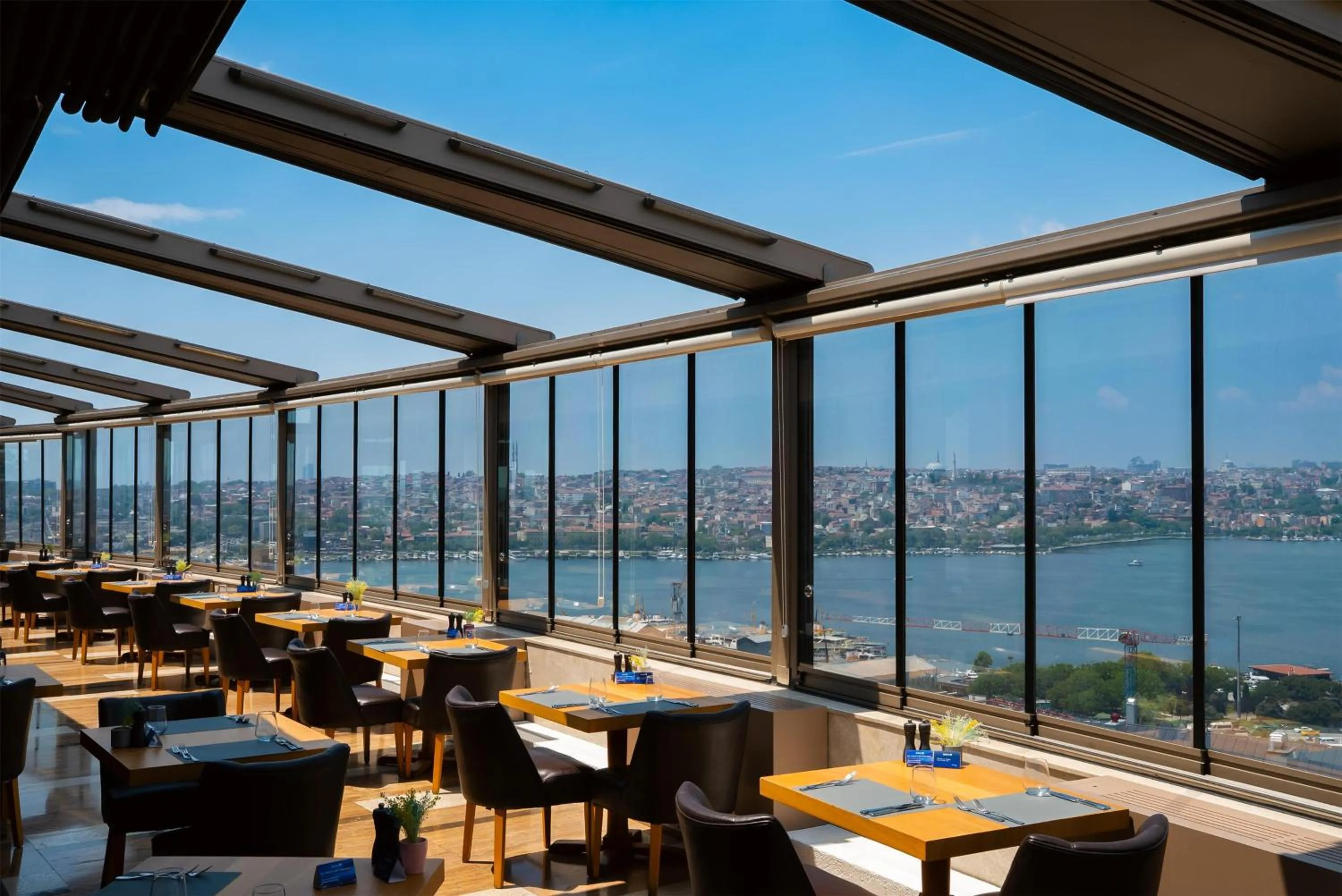 Restaurant/places to eat in Radisson Blu Hotel Istanbul Pera