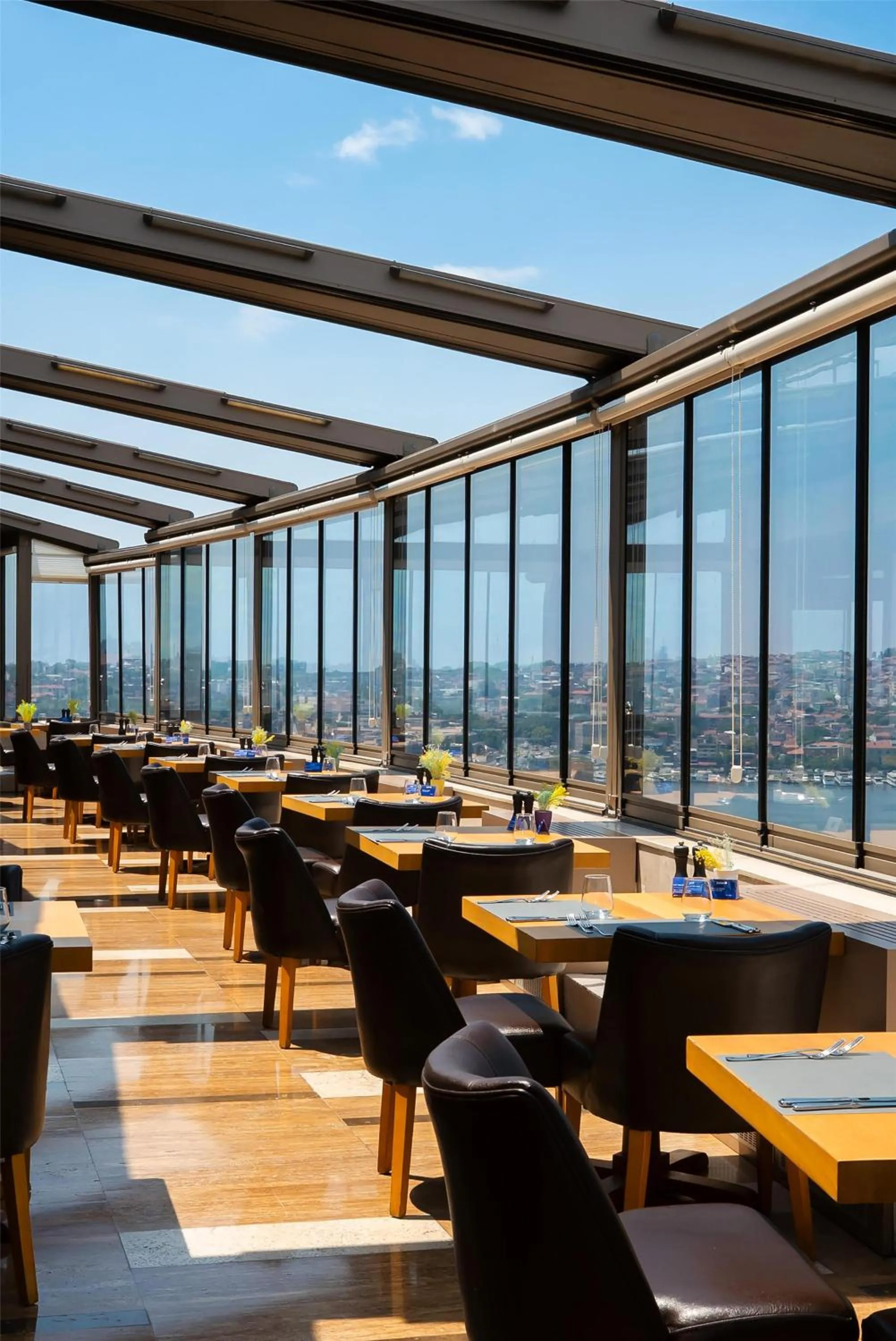 Restaurant/places to eat in Radisson Blu Hotel Istanbul Pera