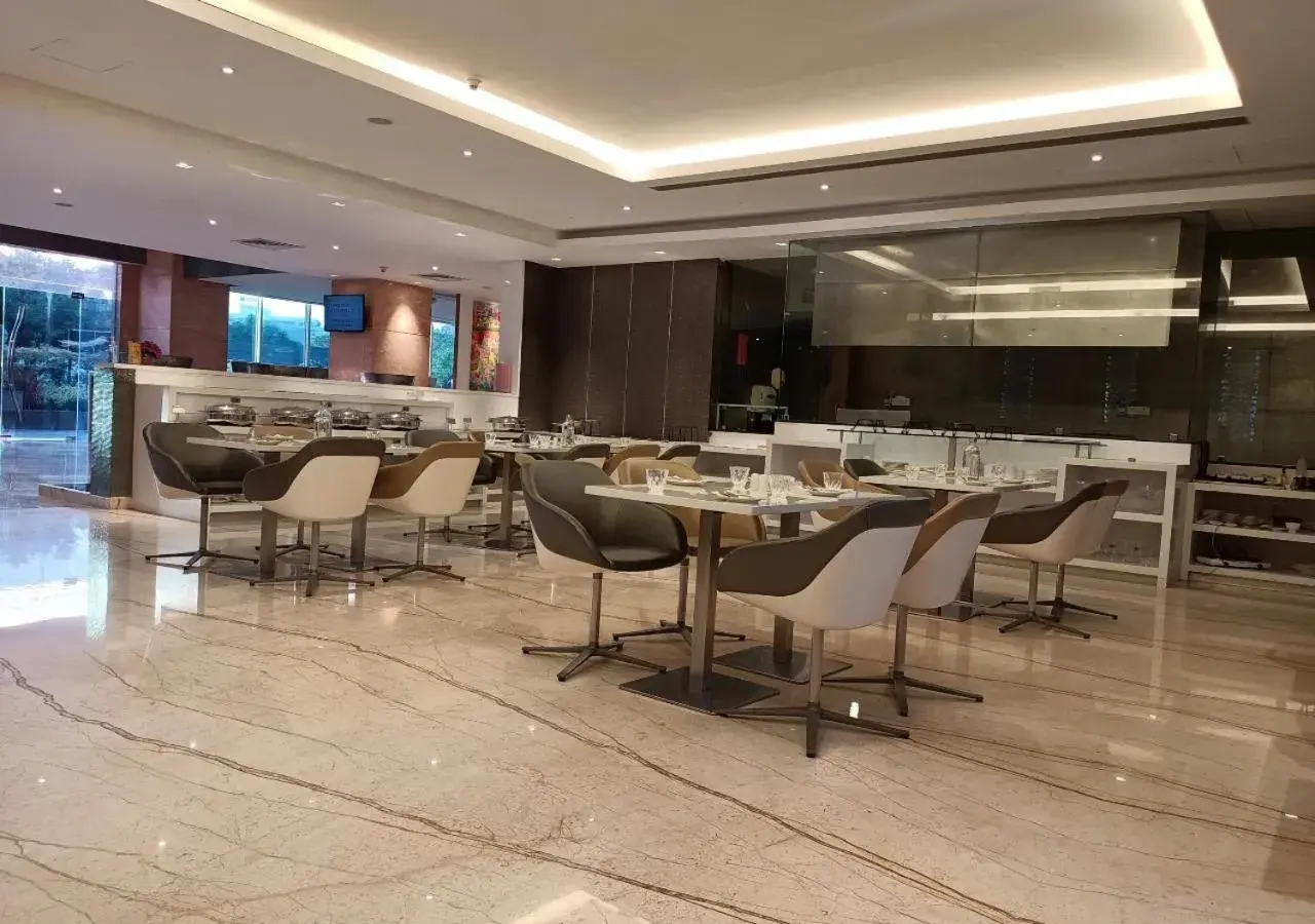 Restaurant/places to eat in E Hotel Restaurant/places to eat in E Hotel
