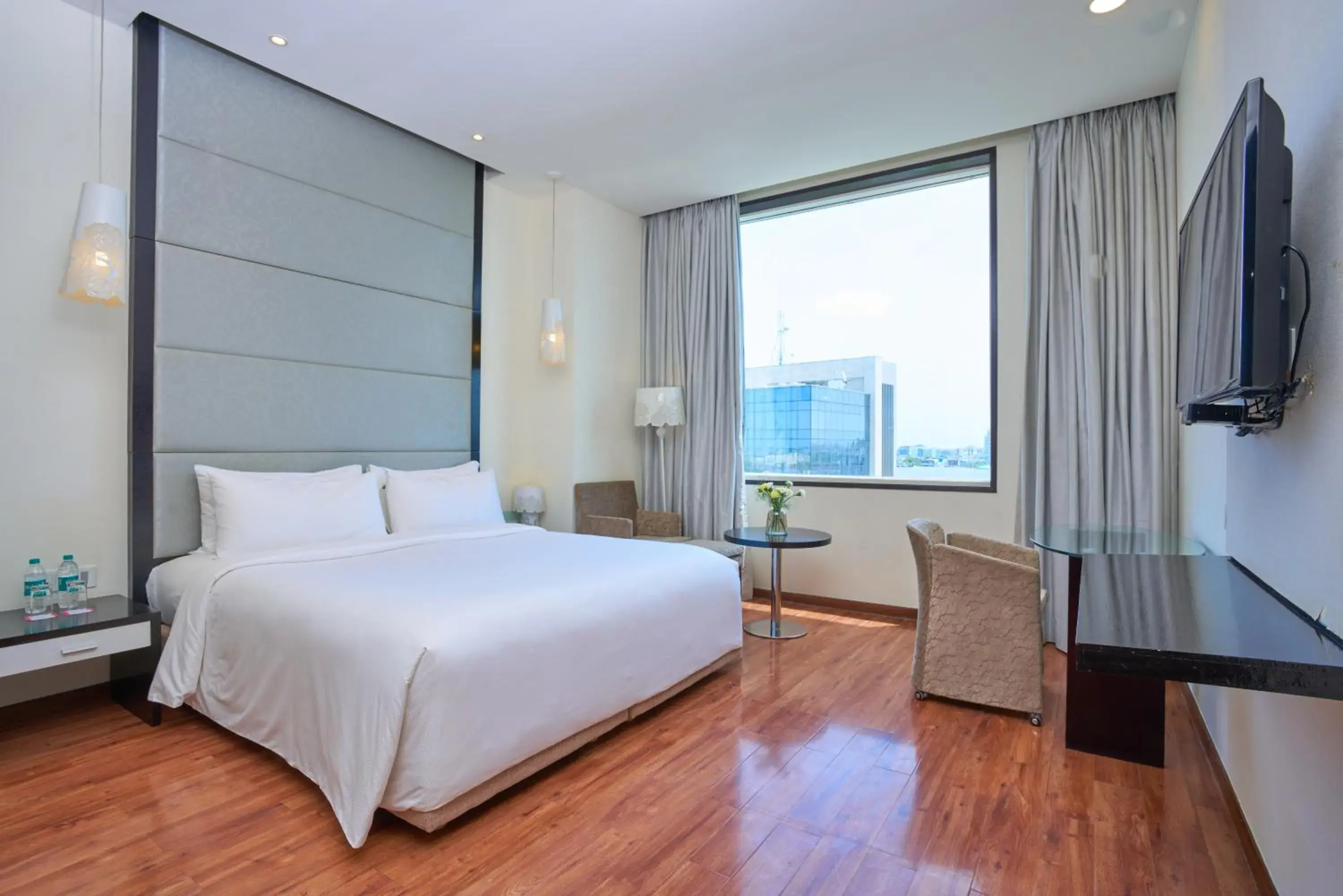 View (from property/room), Bed in E Hotel View (from property/room), Bed in E Hotel