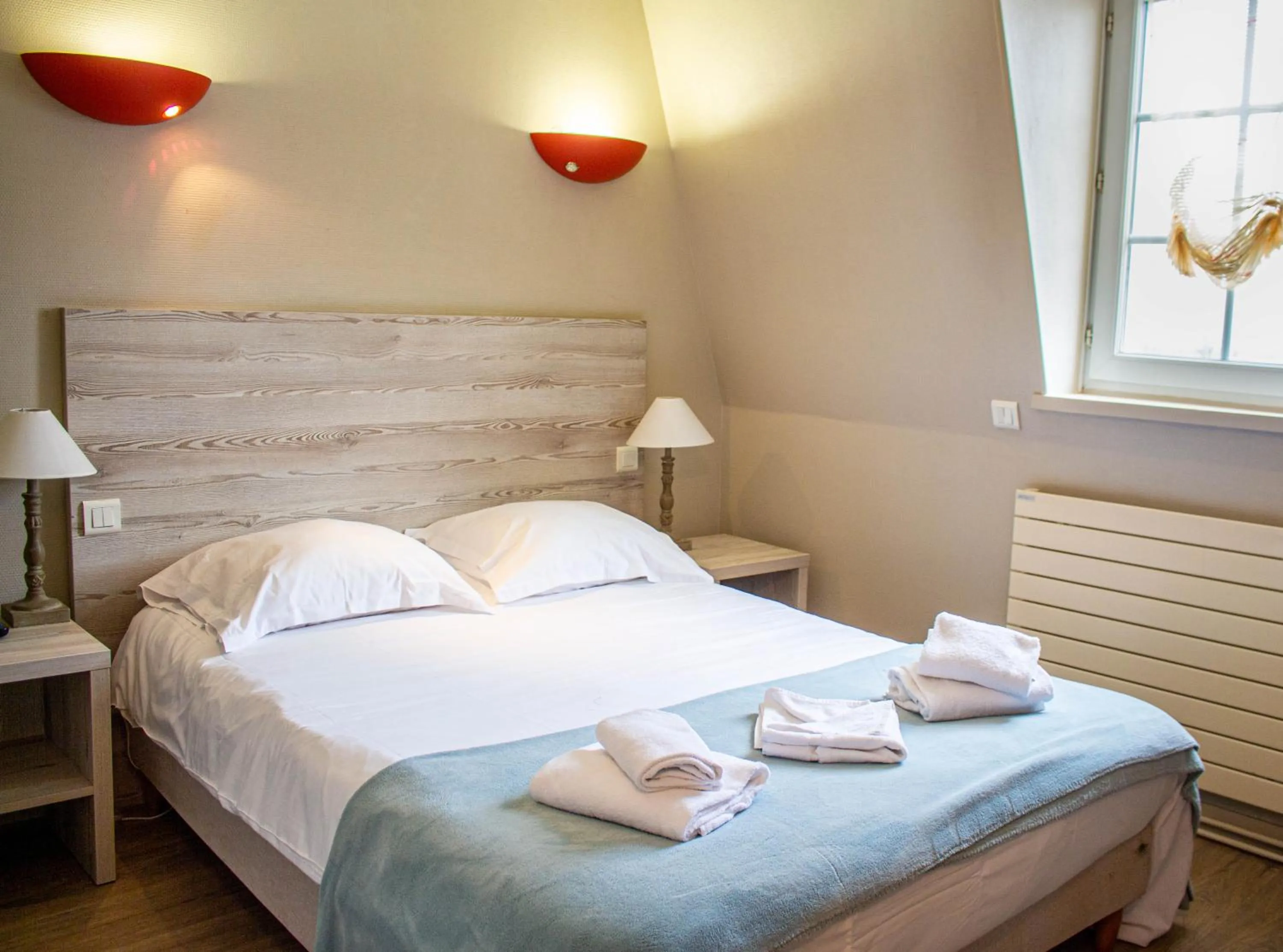 Photo of the whole room, Bed in Hotel du Port et des Bains