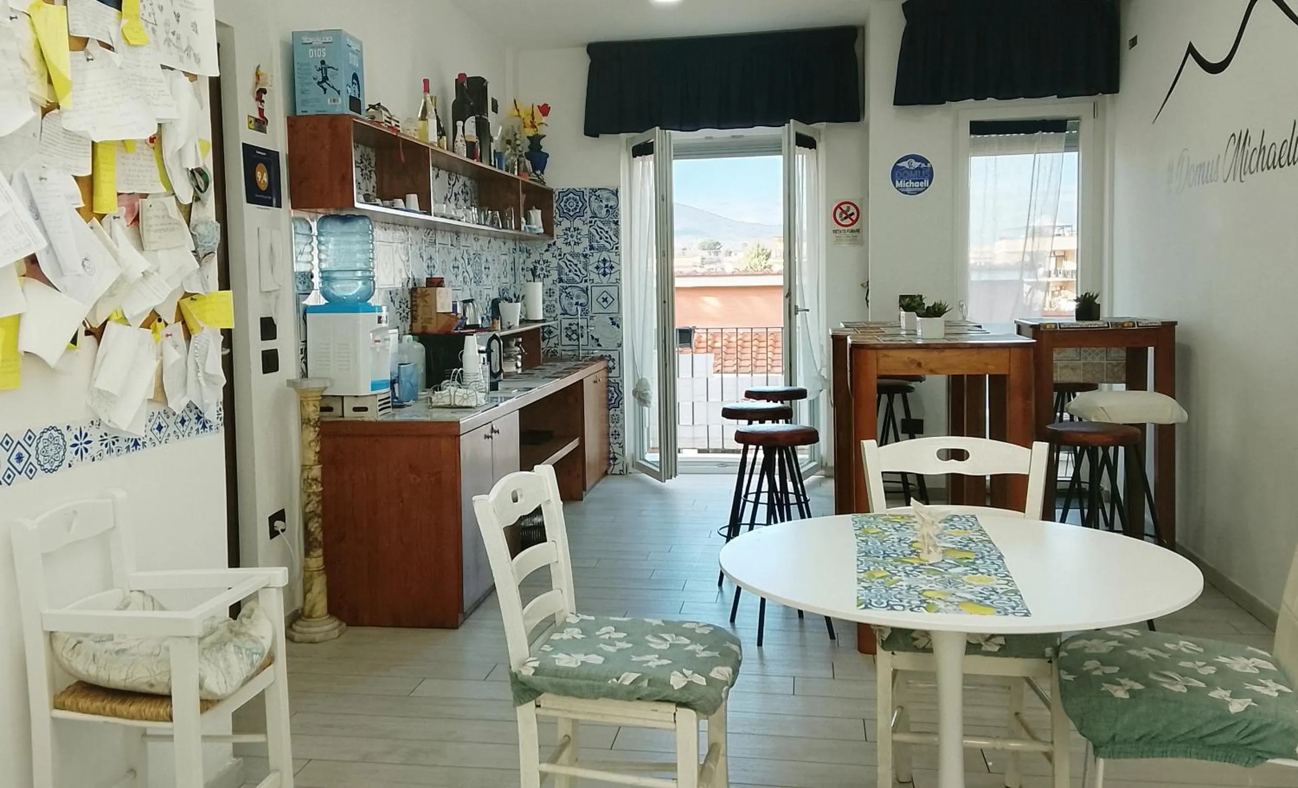 Coffee/tea facilities in Domus Michaeli B&B Pompei perfetto per famiglie e gruppi Camere confortevoli vicino agli Scavi e al centro