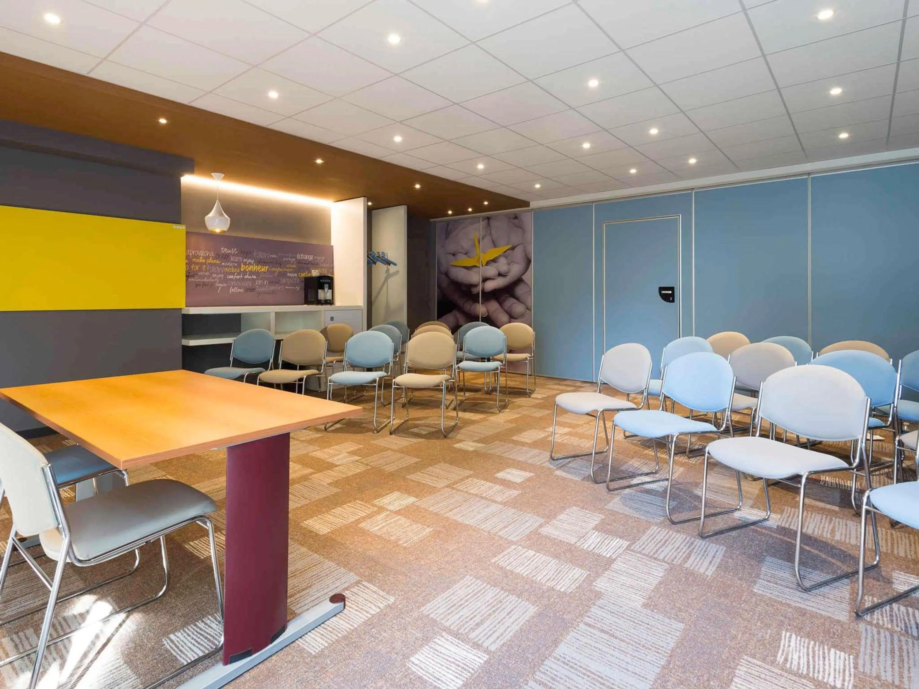 Meeting/conference room in ibis Deauville Centre