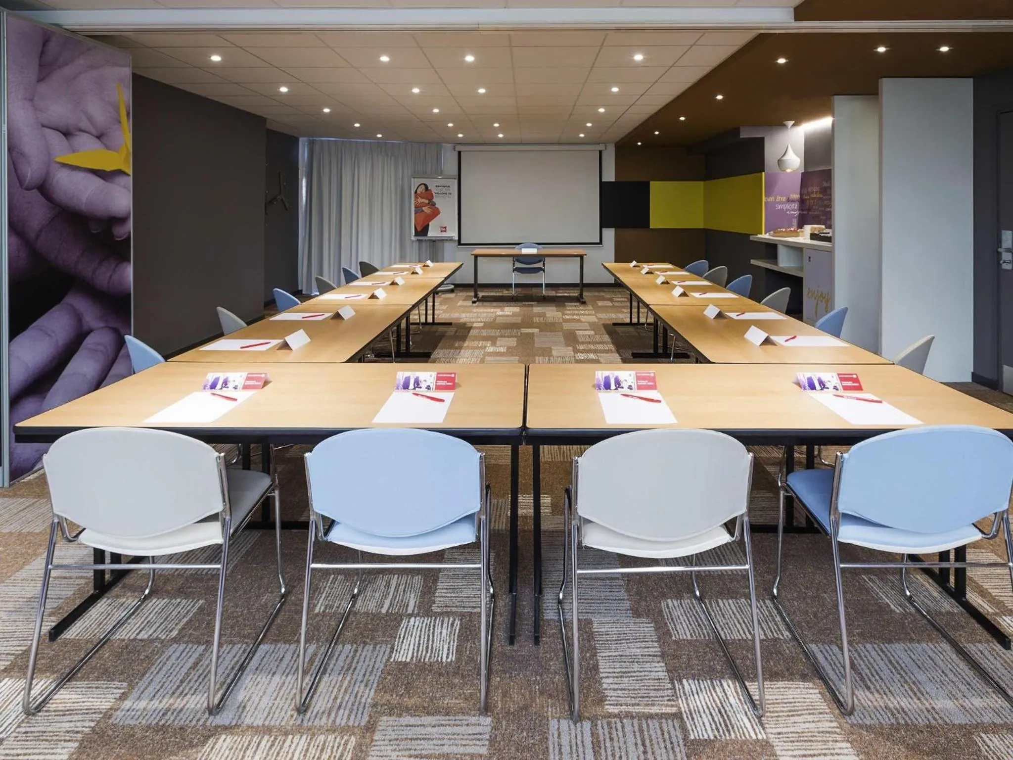 Meeting/conference room in ibis Deauville Centre