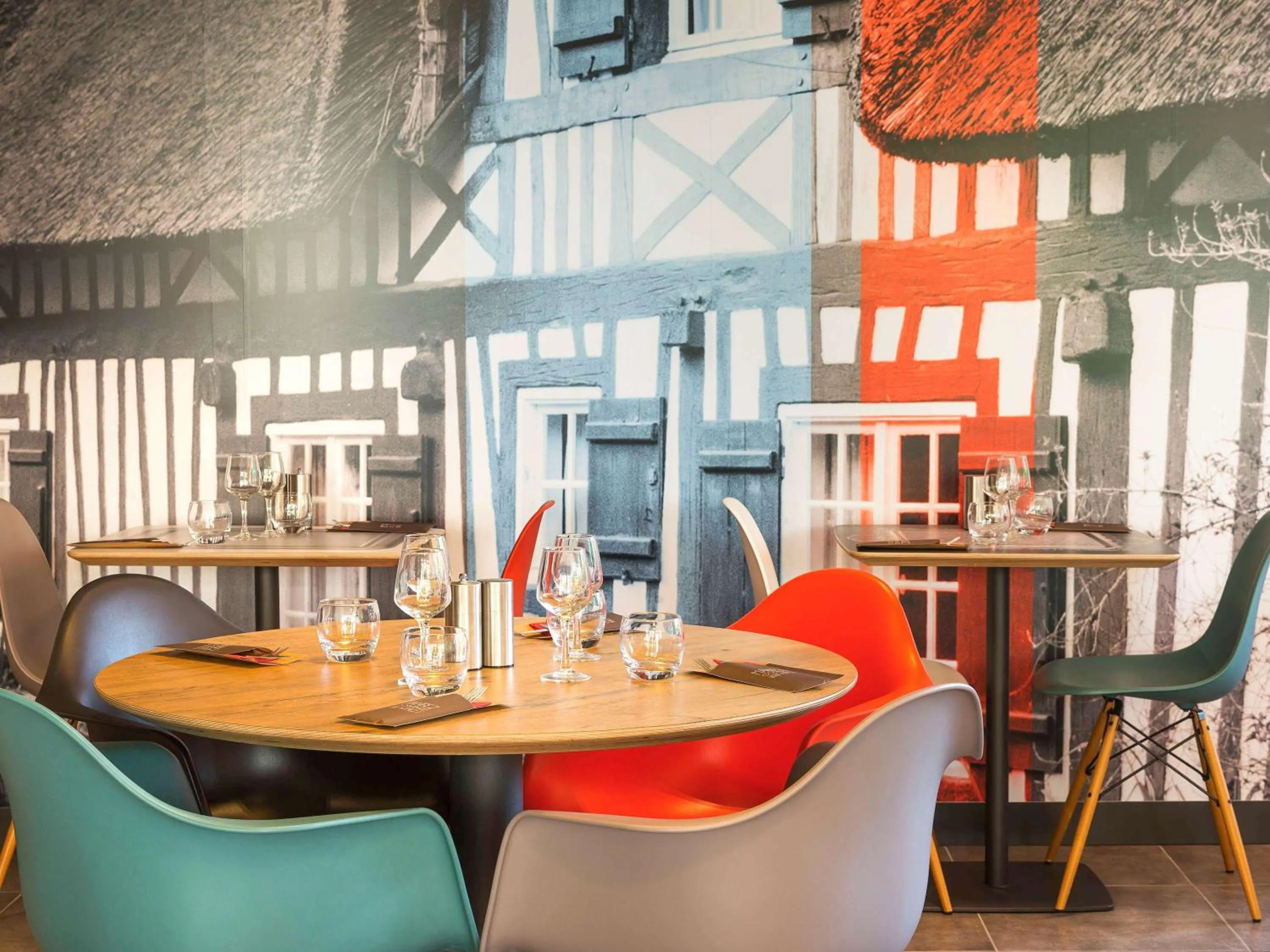 Restaurant/places to eat in ibis Deauville Centre