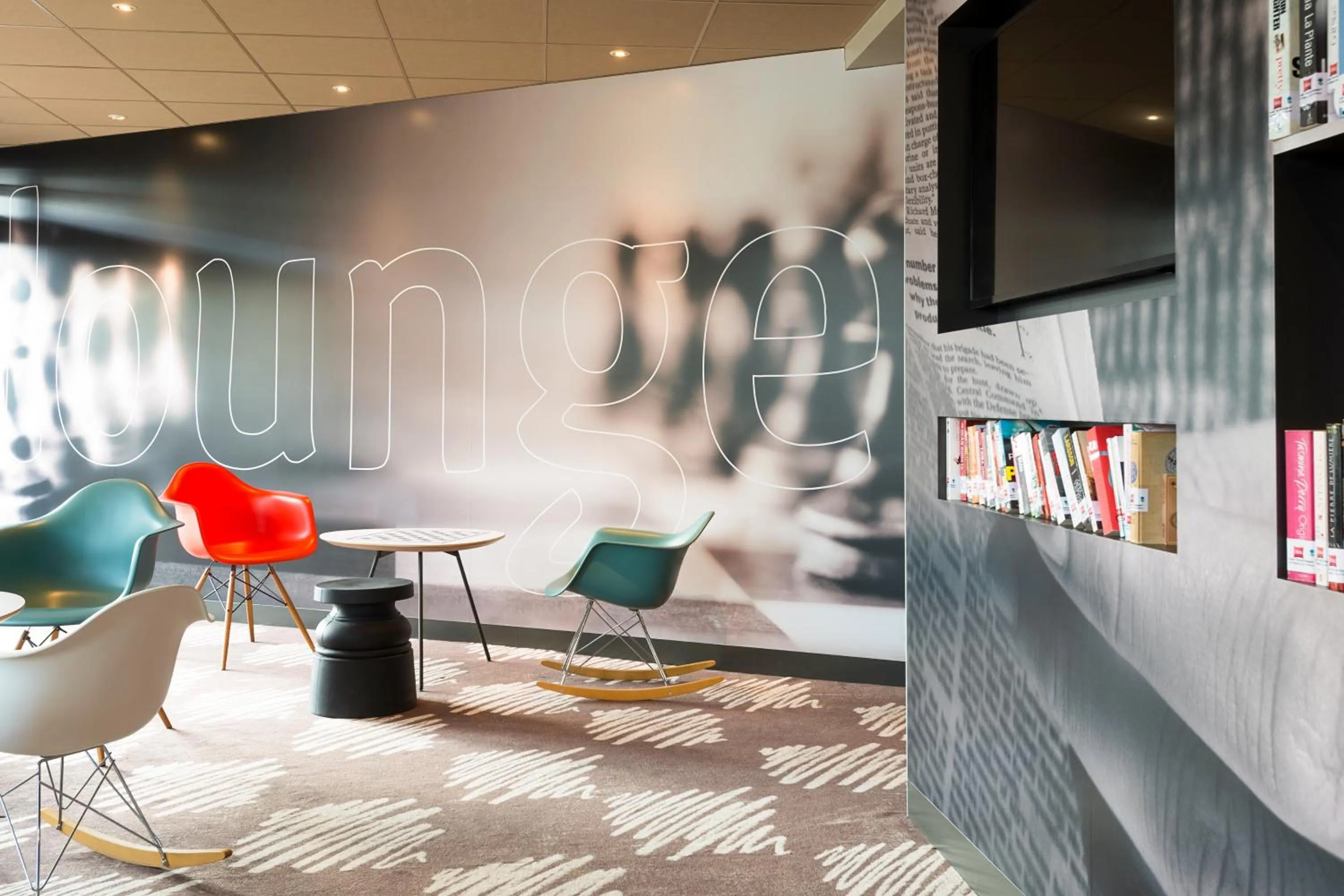 Communal lounge/ TV room in ibis Deauville Centre