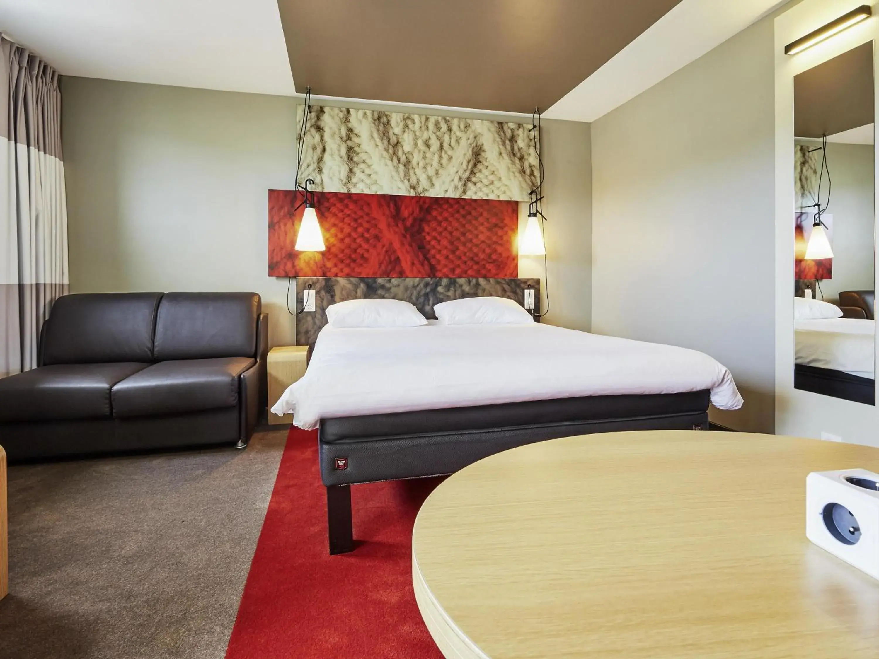 Bedroom, Bed in ibis Deauville Centre Bedroom, Bed in ibis Deauville Centre