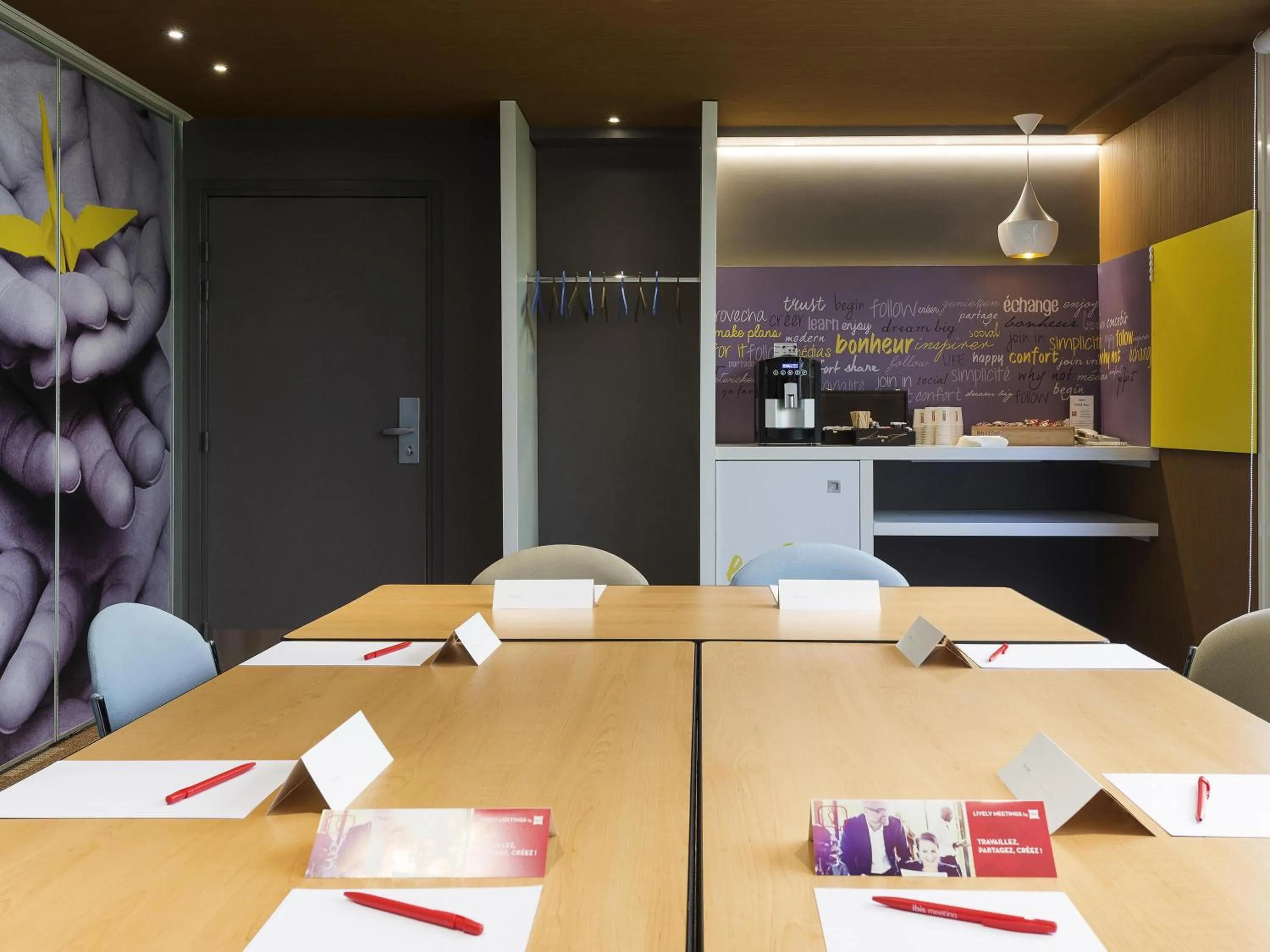 Meeting/conference room in ibis Deauville Centre