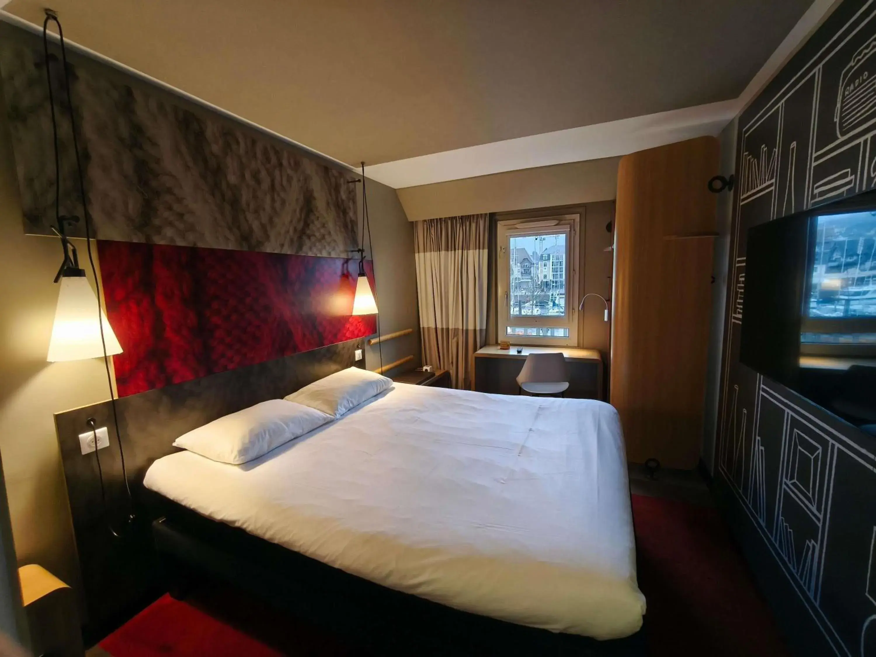 Bedroom, Bed in ibis Deauville Centre Bedroom, Bed in ibis Deauville Centre