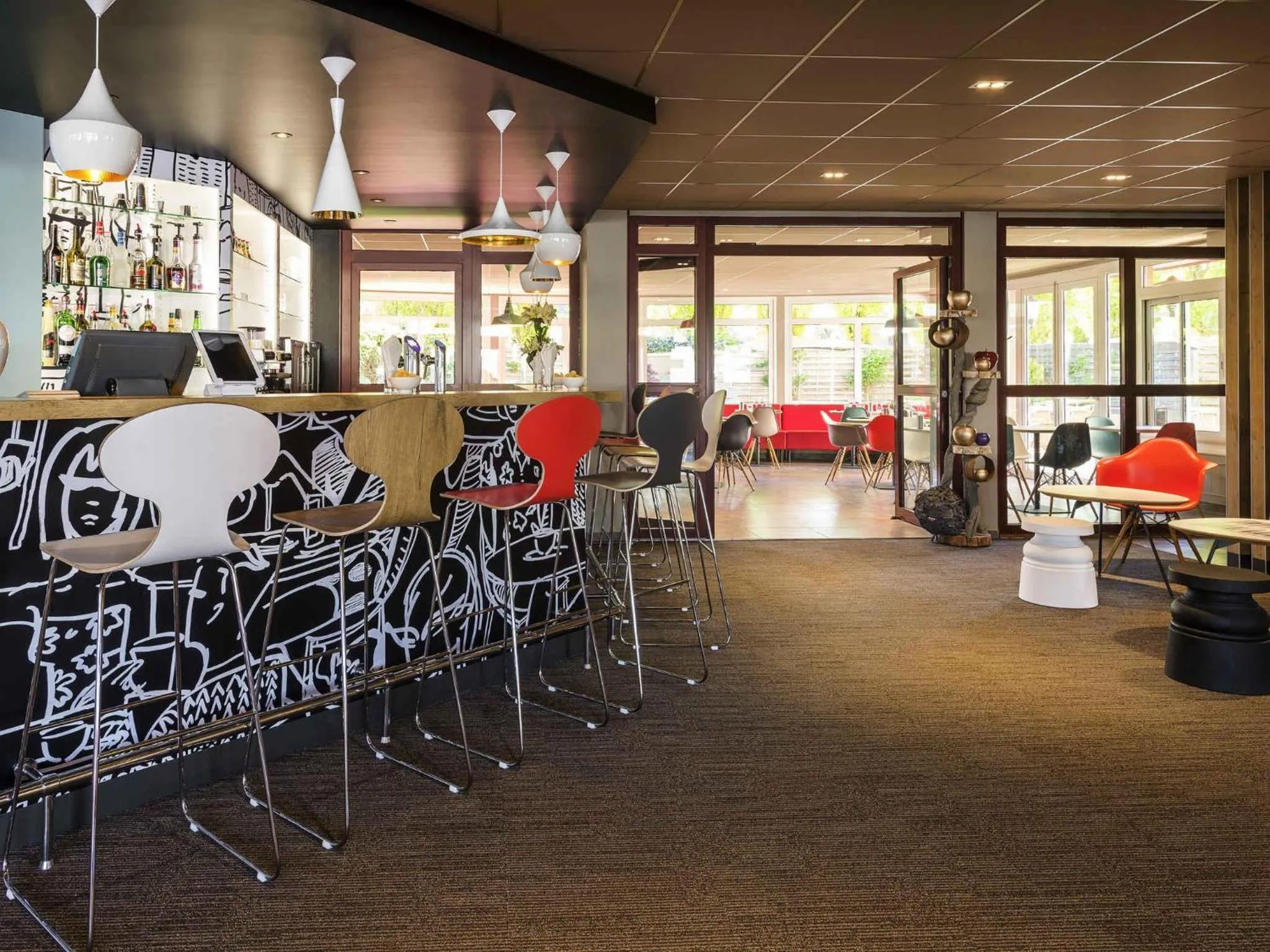 Lounge or bar in ibis Deauville Centre