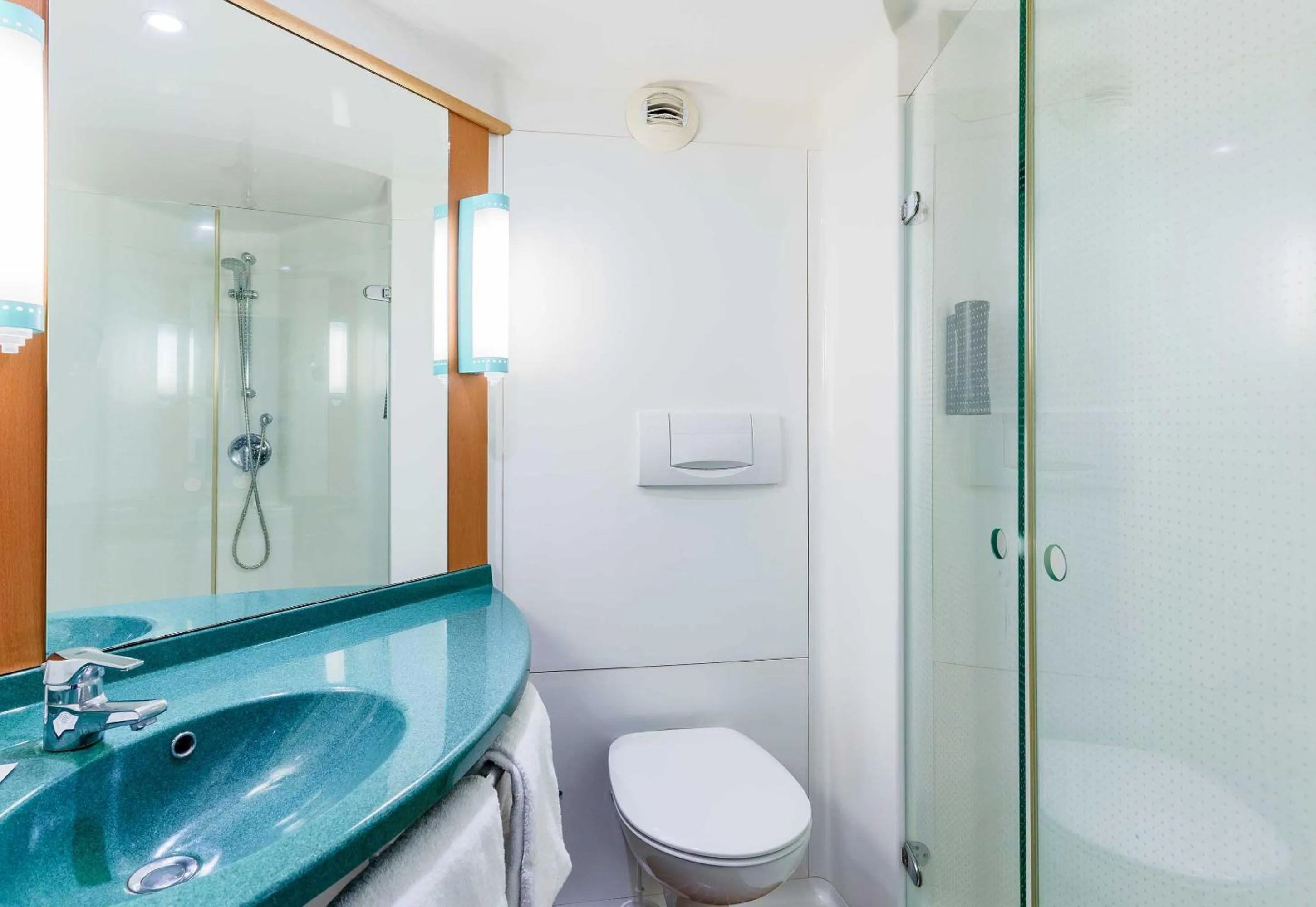 Bathroom in B&B HOTEL Thionville Yutz Route du Luxembourg