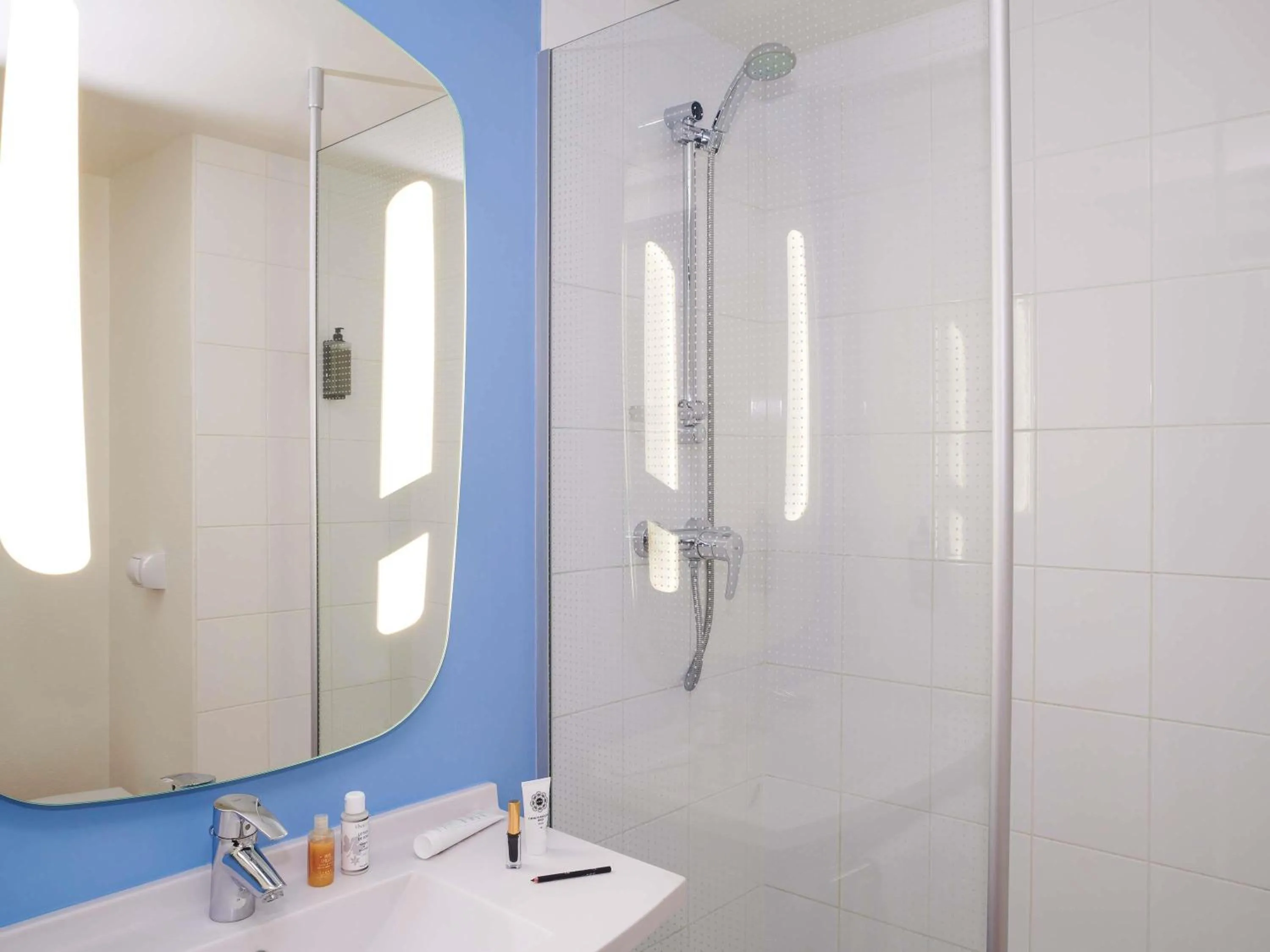 Bedroom in ibis Saint-Nazaire - Trignac