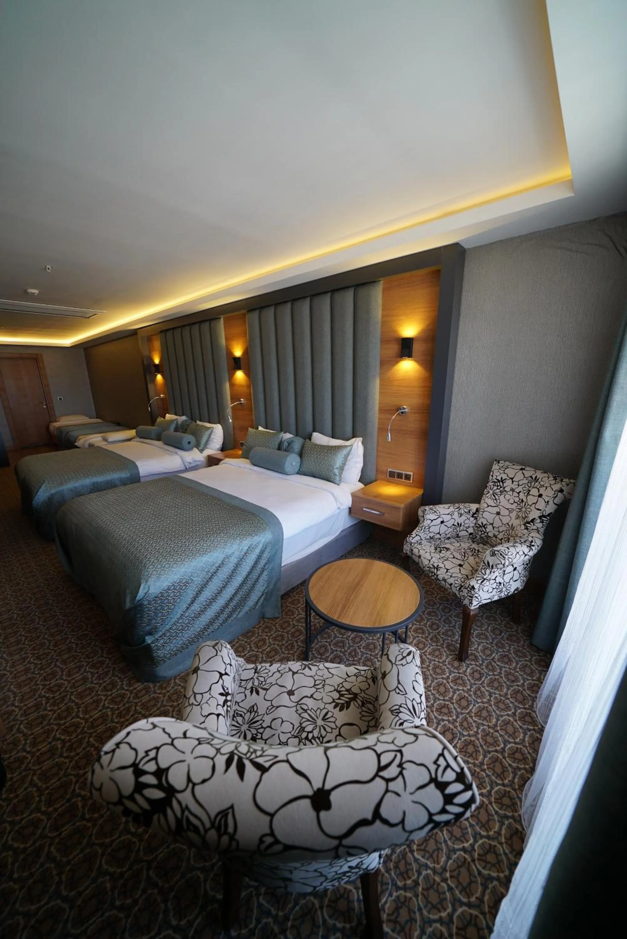 Photo of the whole room, Bed in Green Prusa Hotel