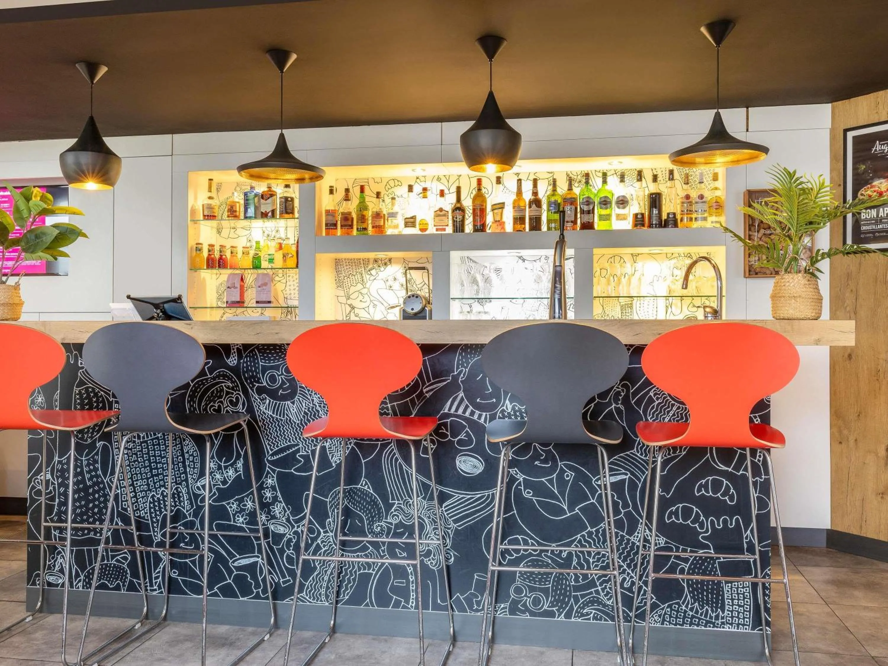 Lounge or bar in ibis Chalons en Champagne