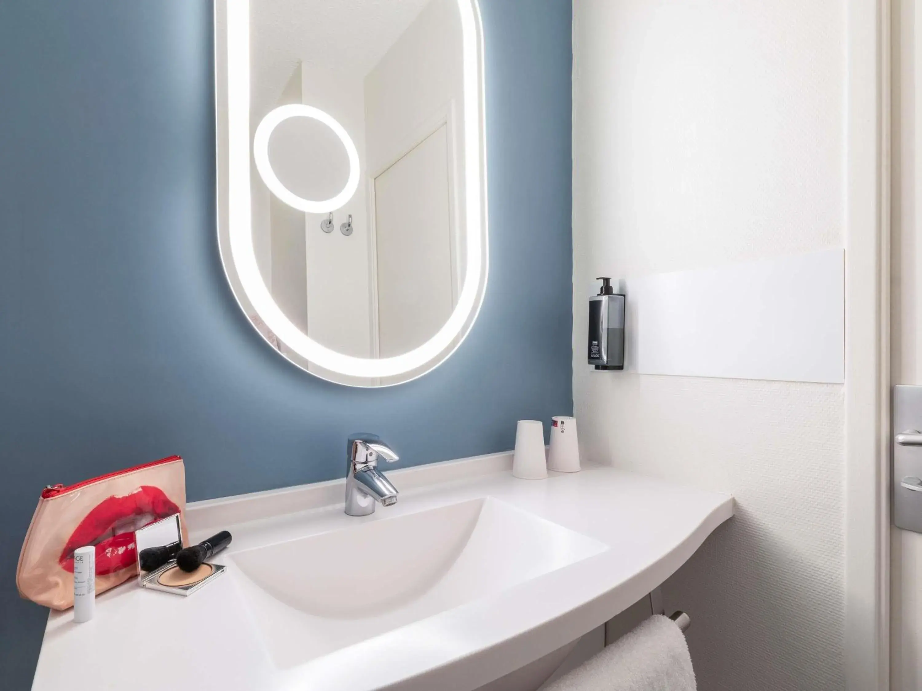 Bedroom in ibis Chalons en Champagne Bedroom in ibis Chalons en Champagne