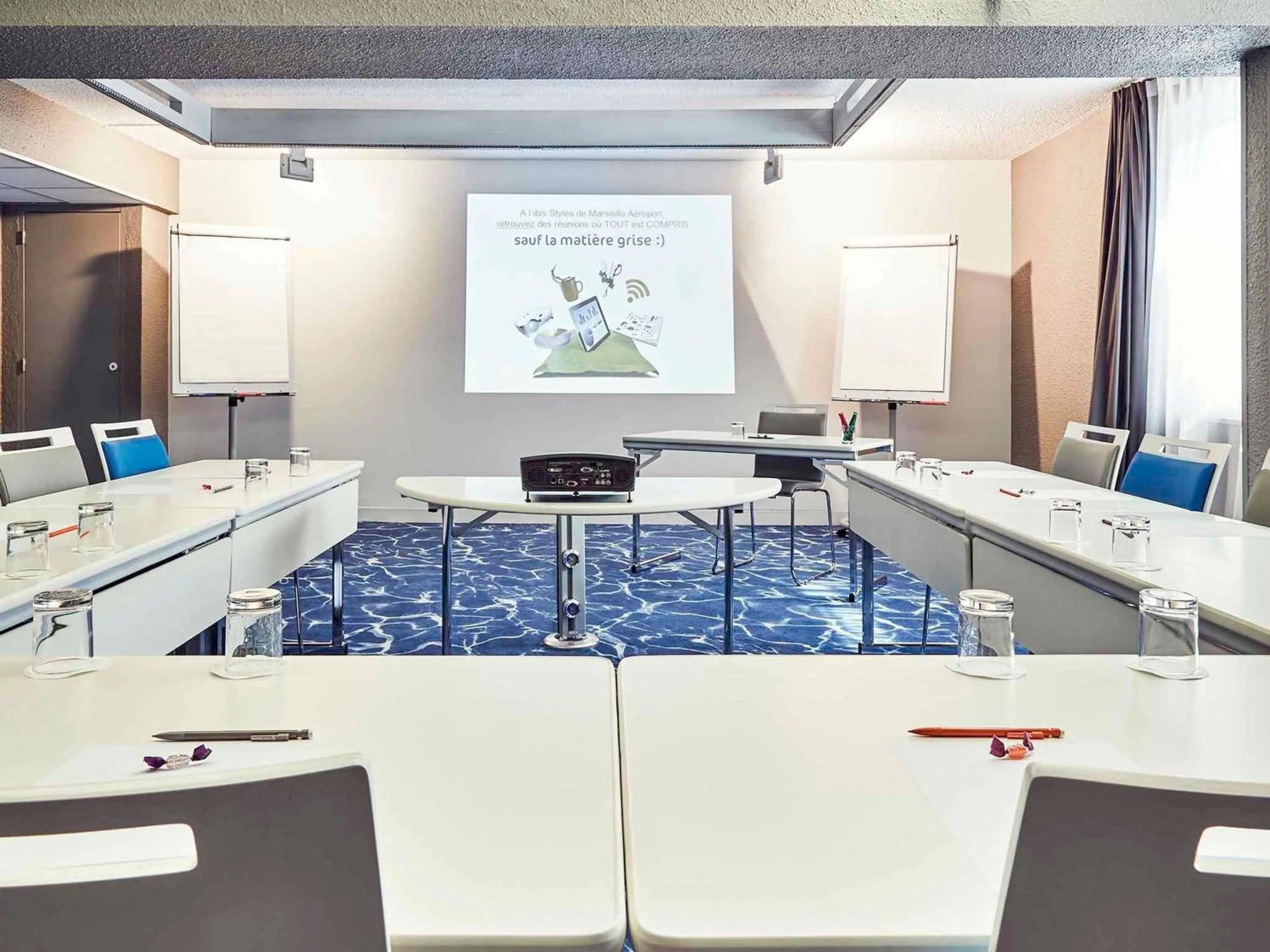 Meeting/conference room in ibis Styles Marseille Aéroport