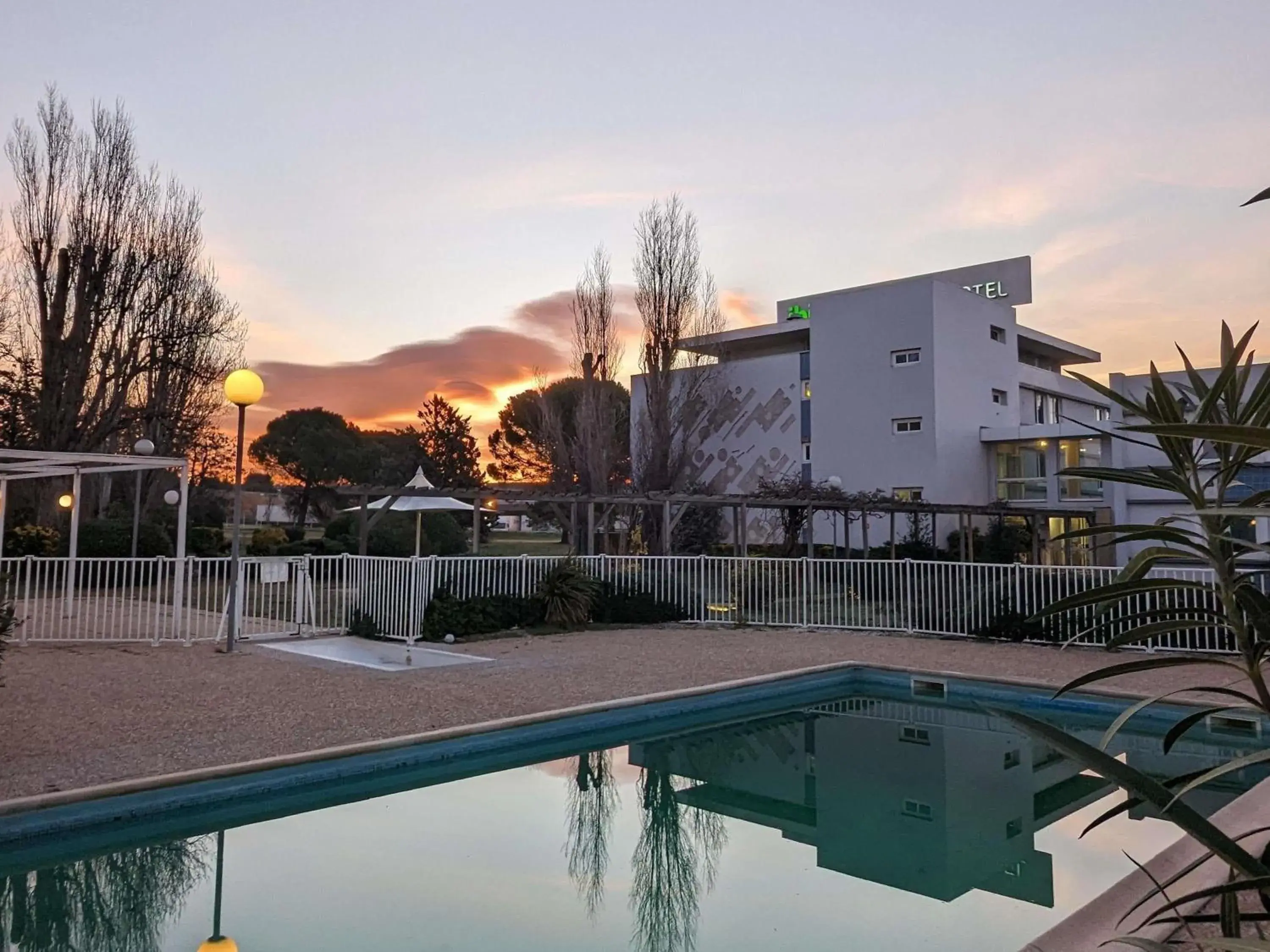 Pool view in ibis Styles Marseille Aéroport Pool view in ibis Styles Marseille Aéroport