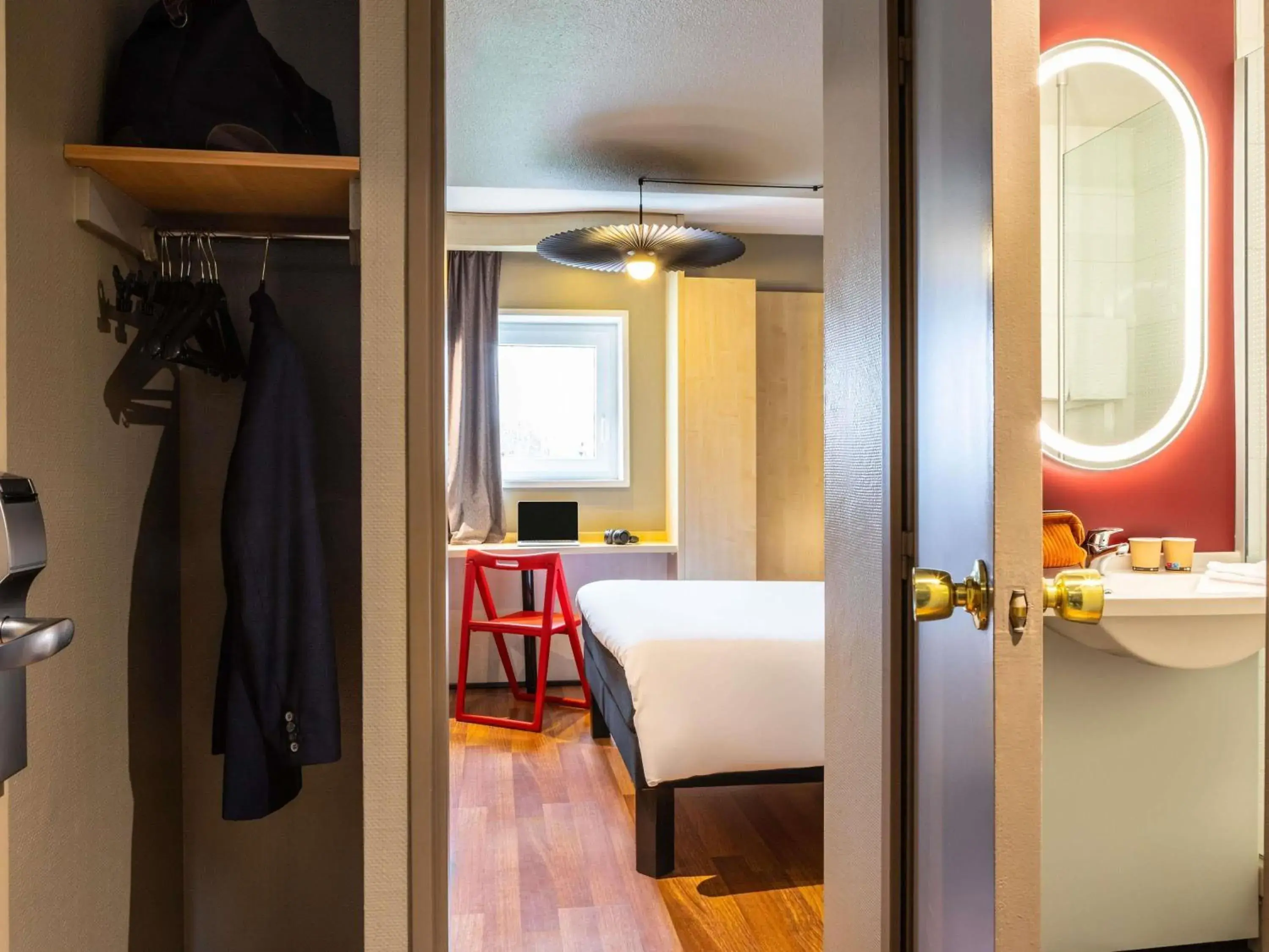 Property building, Bed in ibis Aulnay Paris Nord Expo Property building, Bed in ibis Aulnay Paris Nord Expo