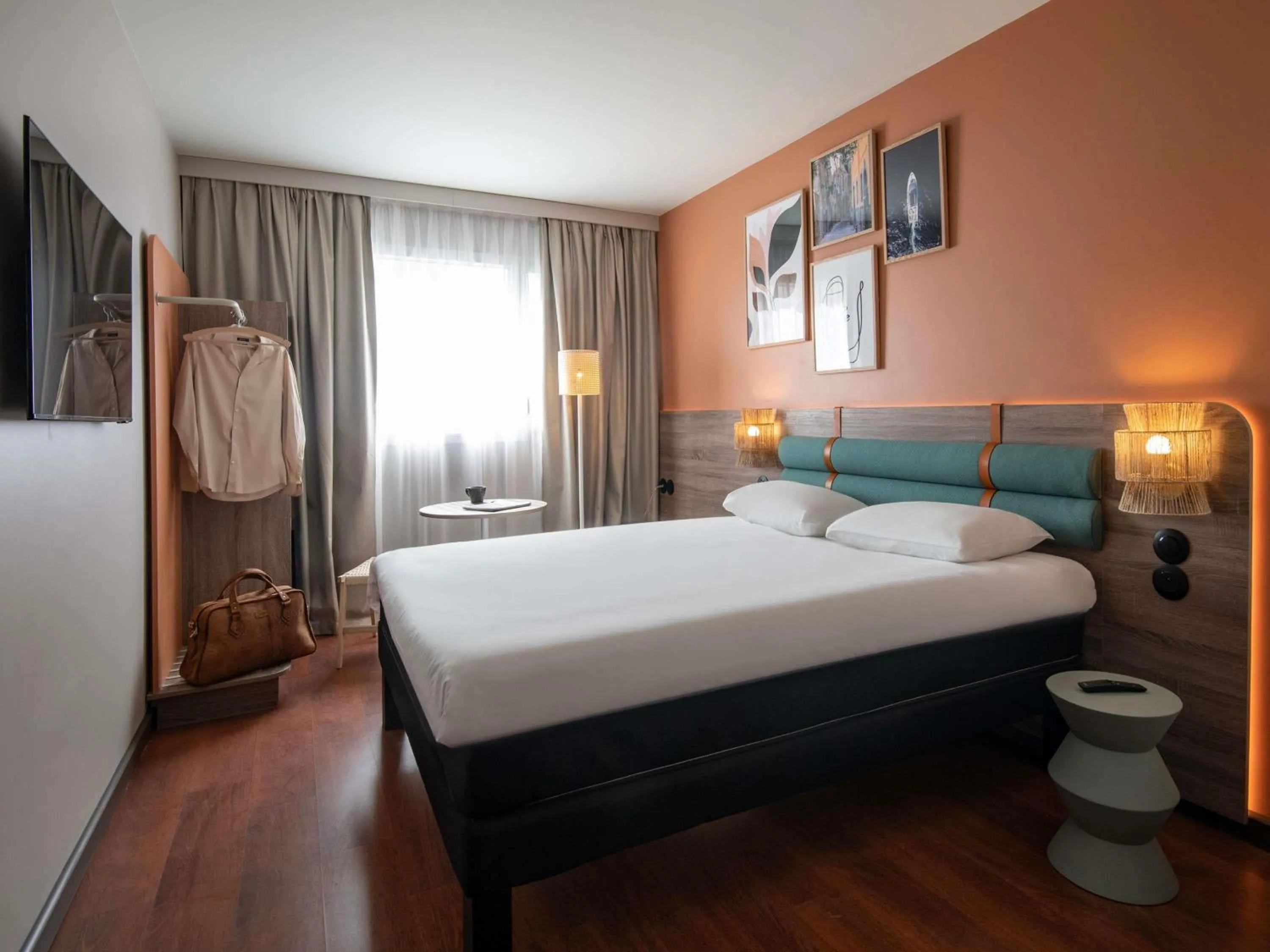 Bedroom, Bed in ibis Golfe de Saint-Tropez