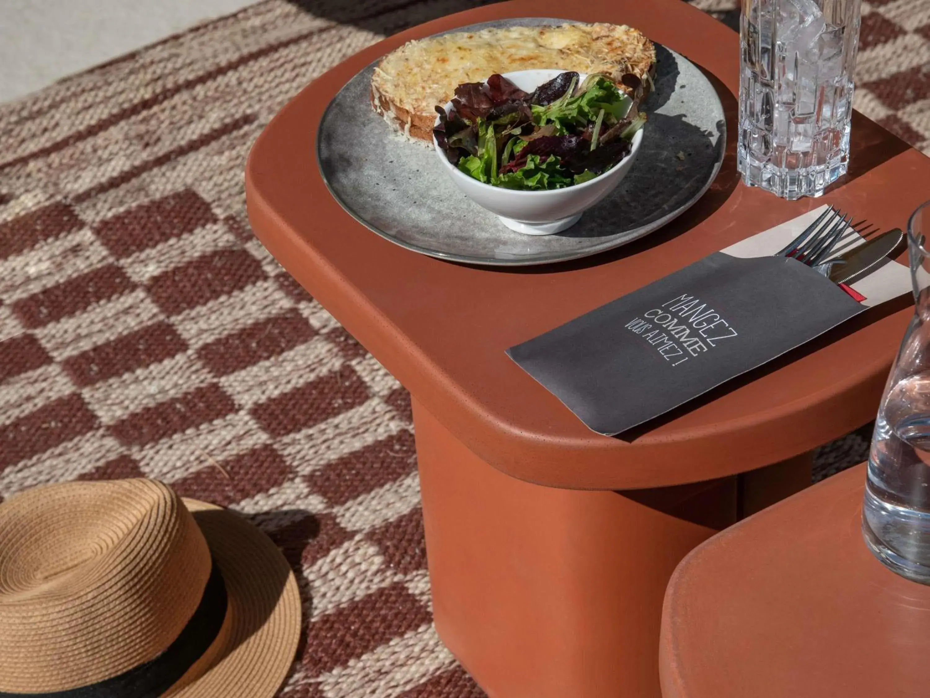 Lounge or bar in ibis Golfe de Saint-Tropez Lounge or bar in ibis Golfe de Saint-Tropez