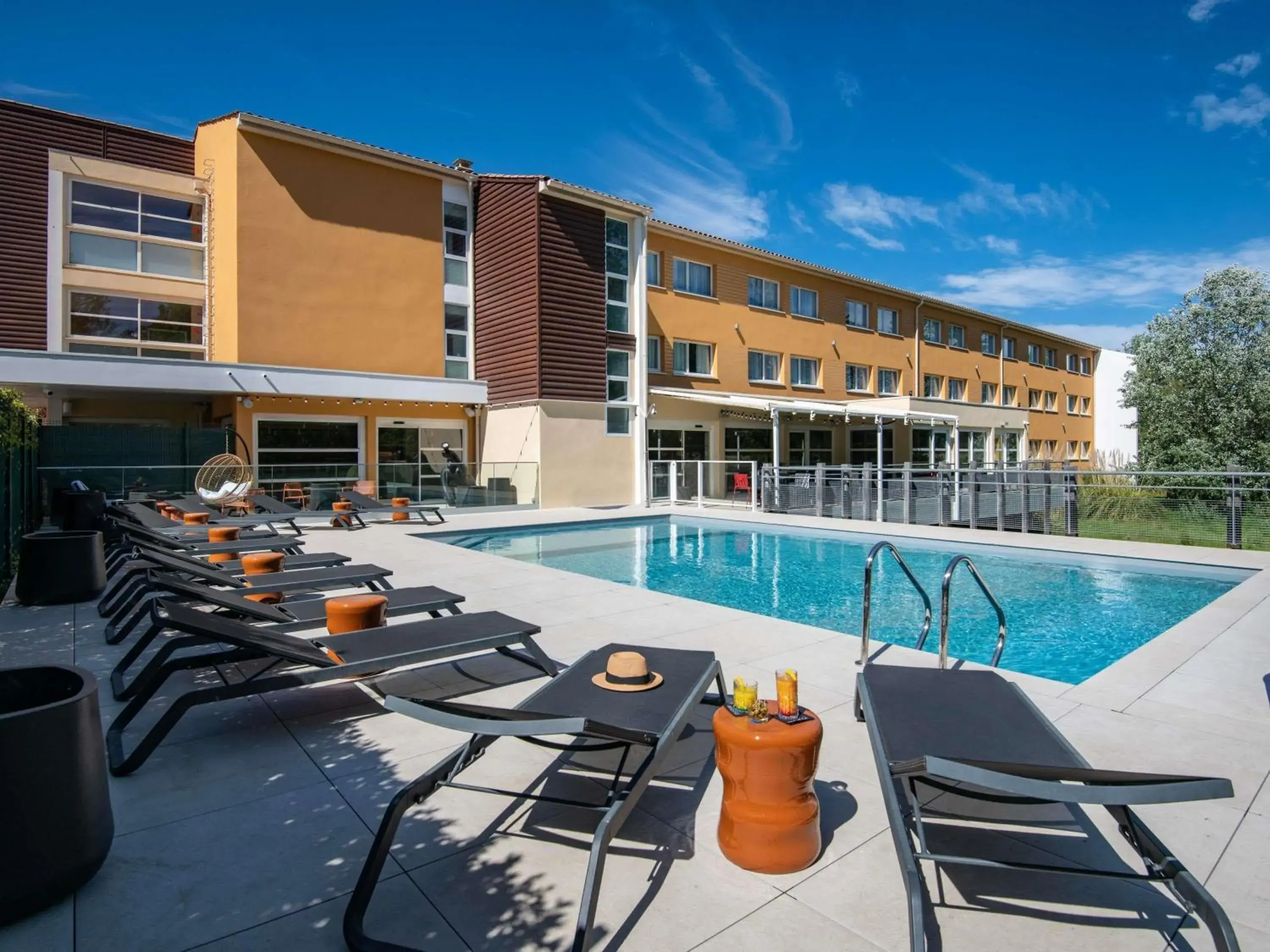 Pool view in ibis Golfe de Saint-Tropez Pool view in ibis Golfe de Saint-Tropez