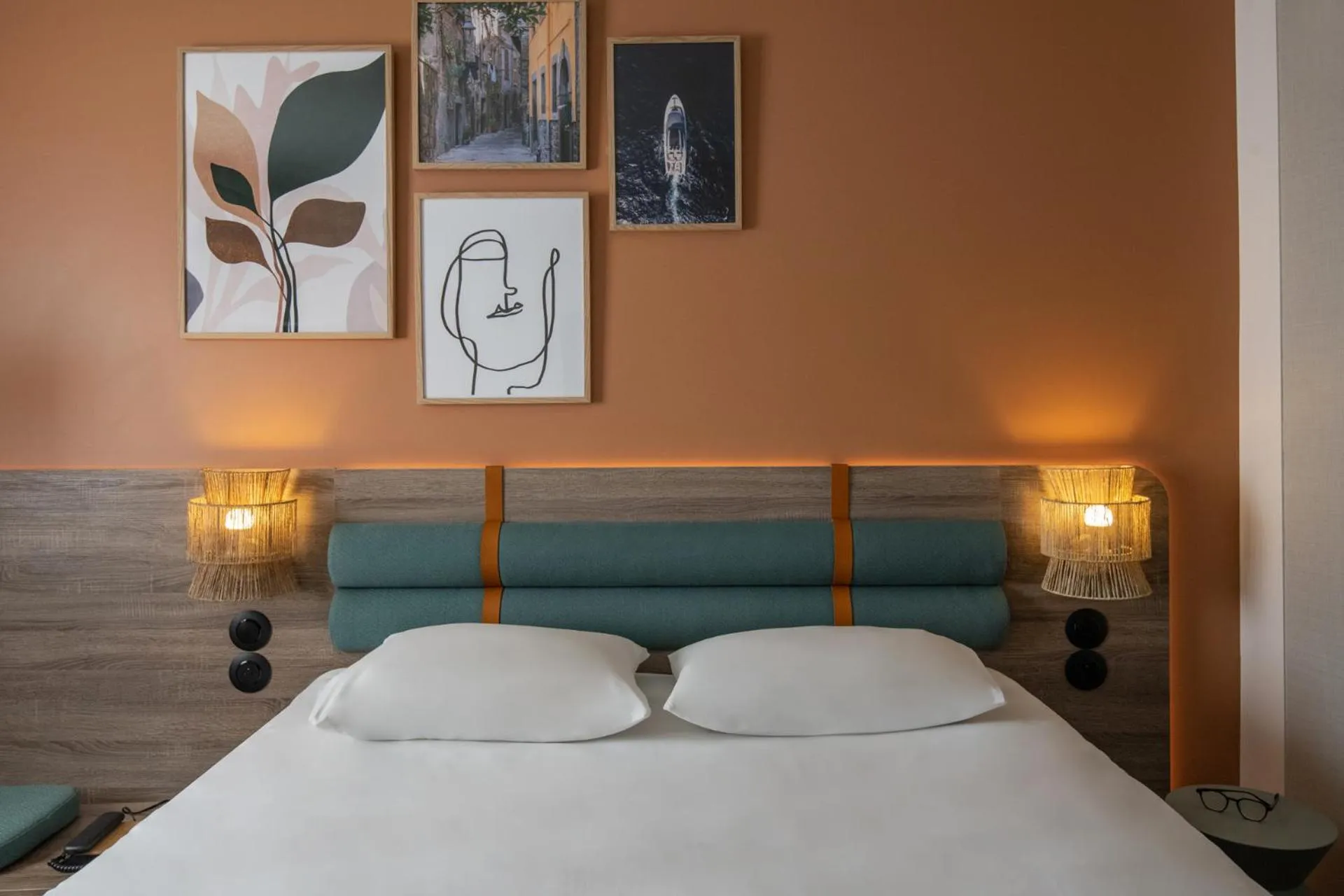 Bed in ibis Golfe de Saint-Tropez