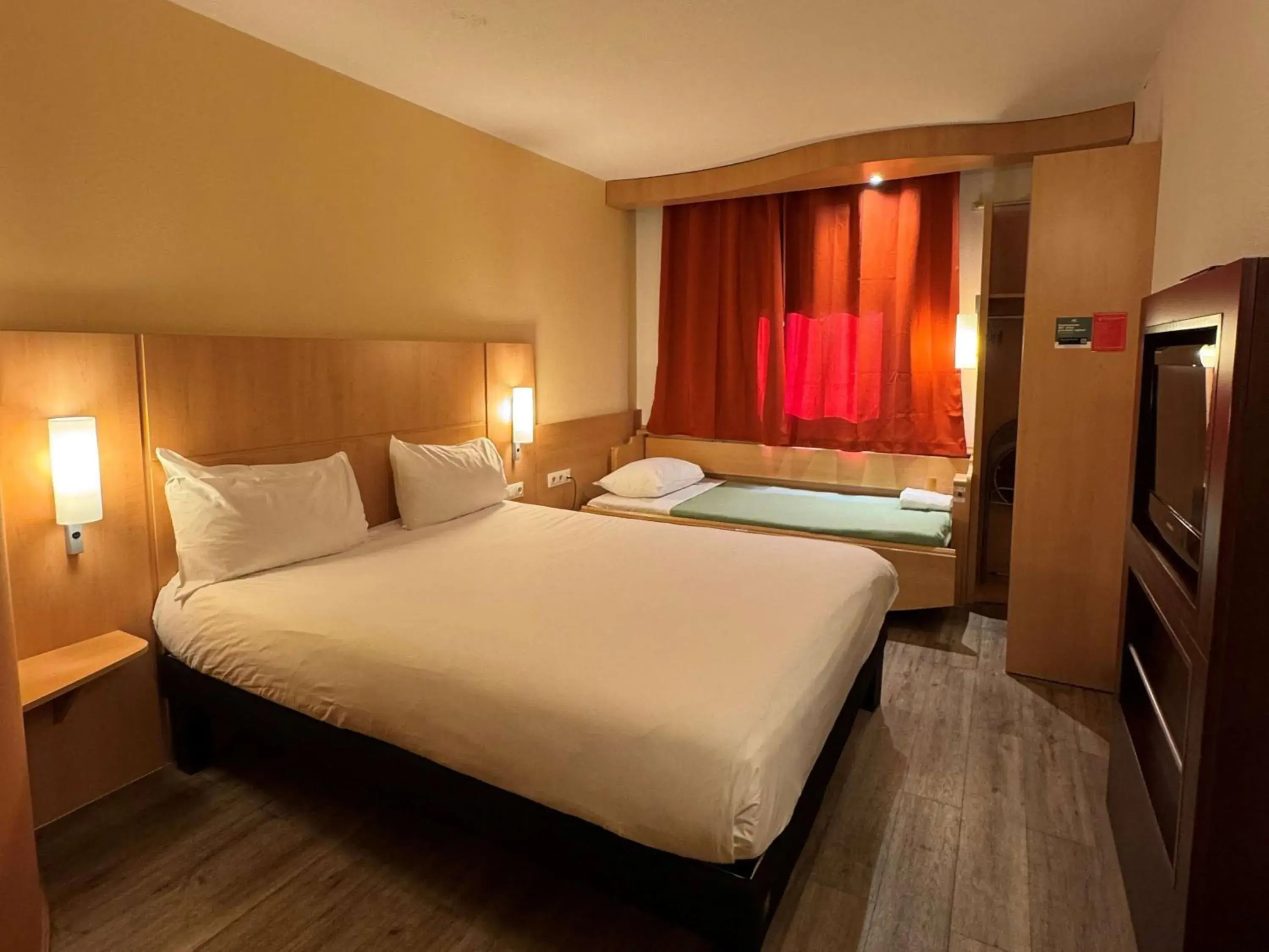 Bedroom, Bed in ibis Istres Trigance Bedroom, Bed in ibis Istres Trigance