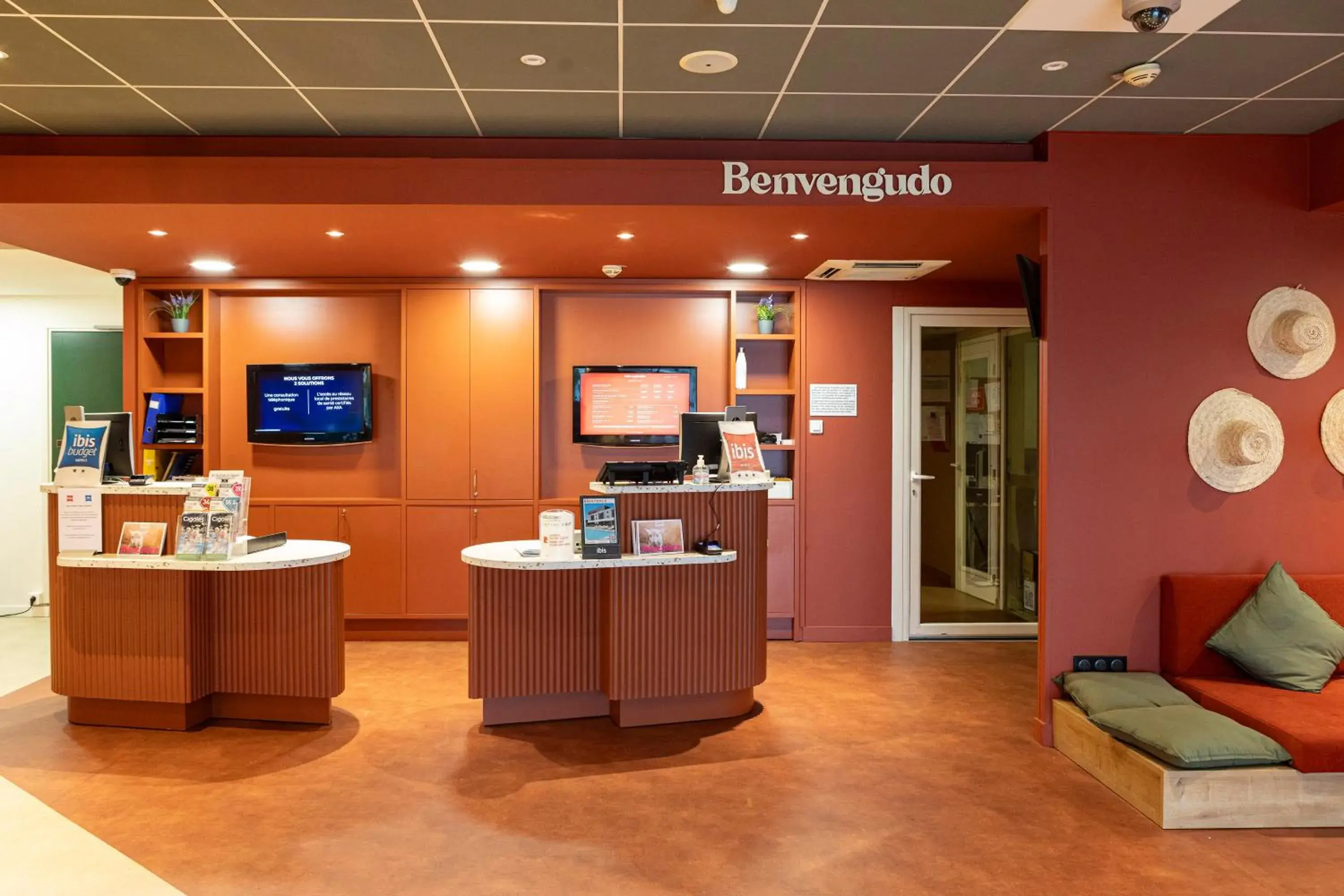 Lobby or reception in ibis Istres Trigance Lobby or reception in ibis Istres Trigance