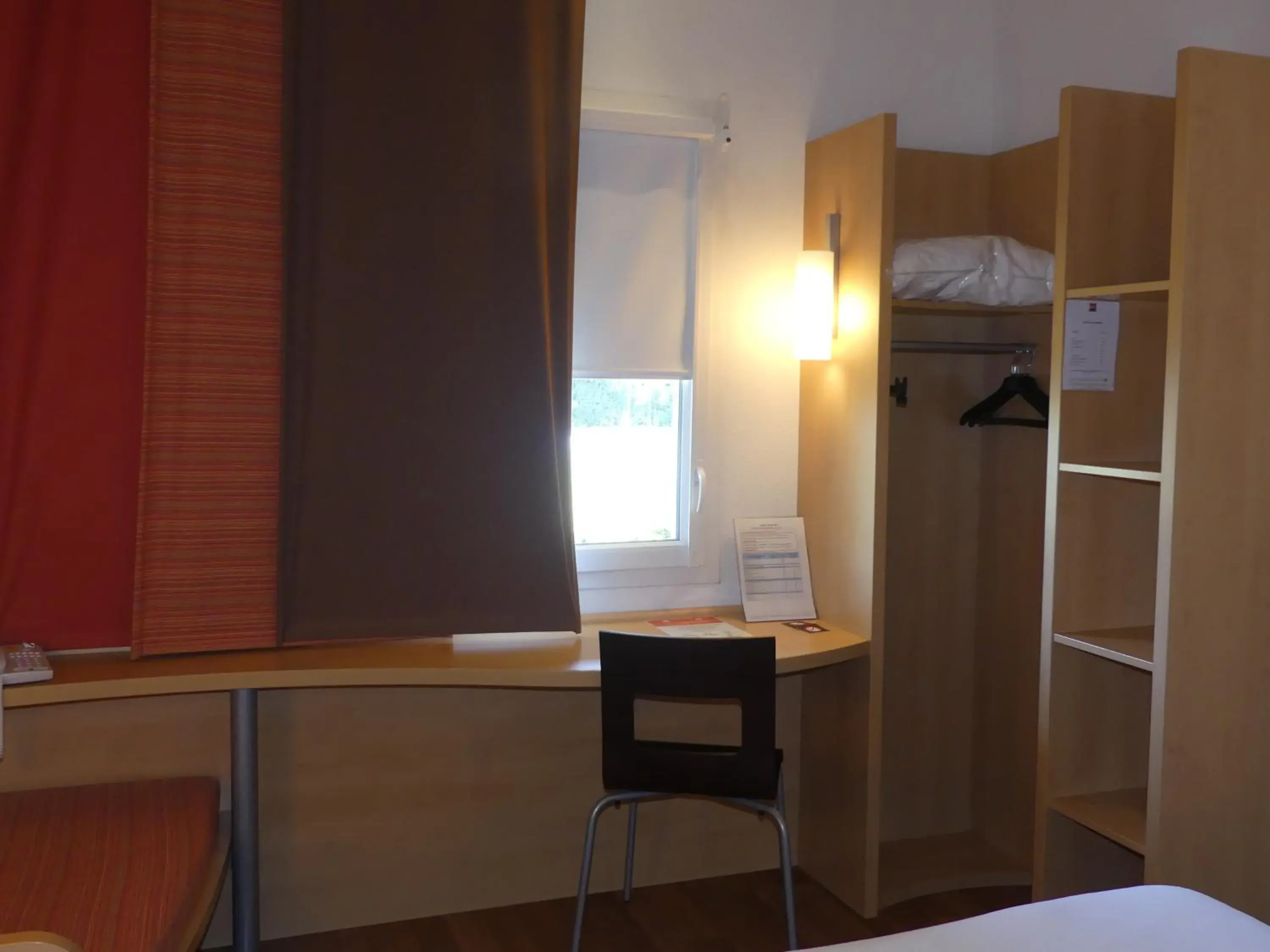 Photo of the whole room, Bed in ibis Istres Trigance Photo of the whole room, Bed in ibis Istres Trigance
