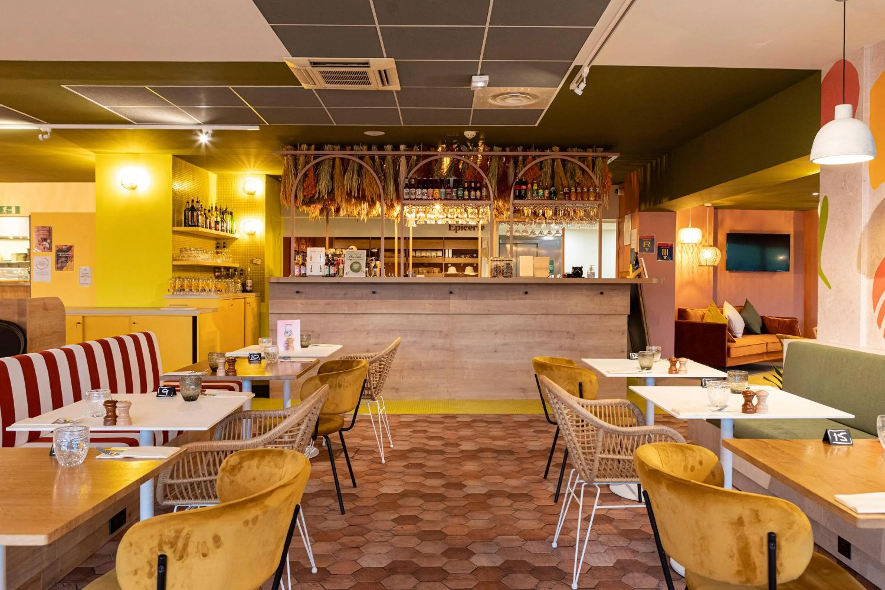 Restaurant/places to eat in ibis Istres Trigance