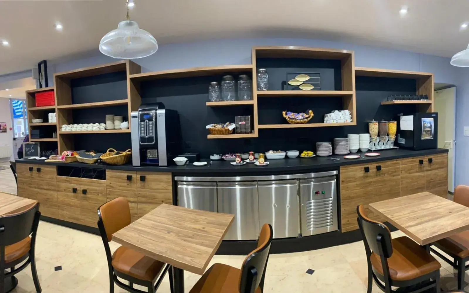 Breakfast in Logis Grand Hôtel De L'Europe Breakfast in Logis Grand Hôtel De L'Europe