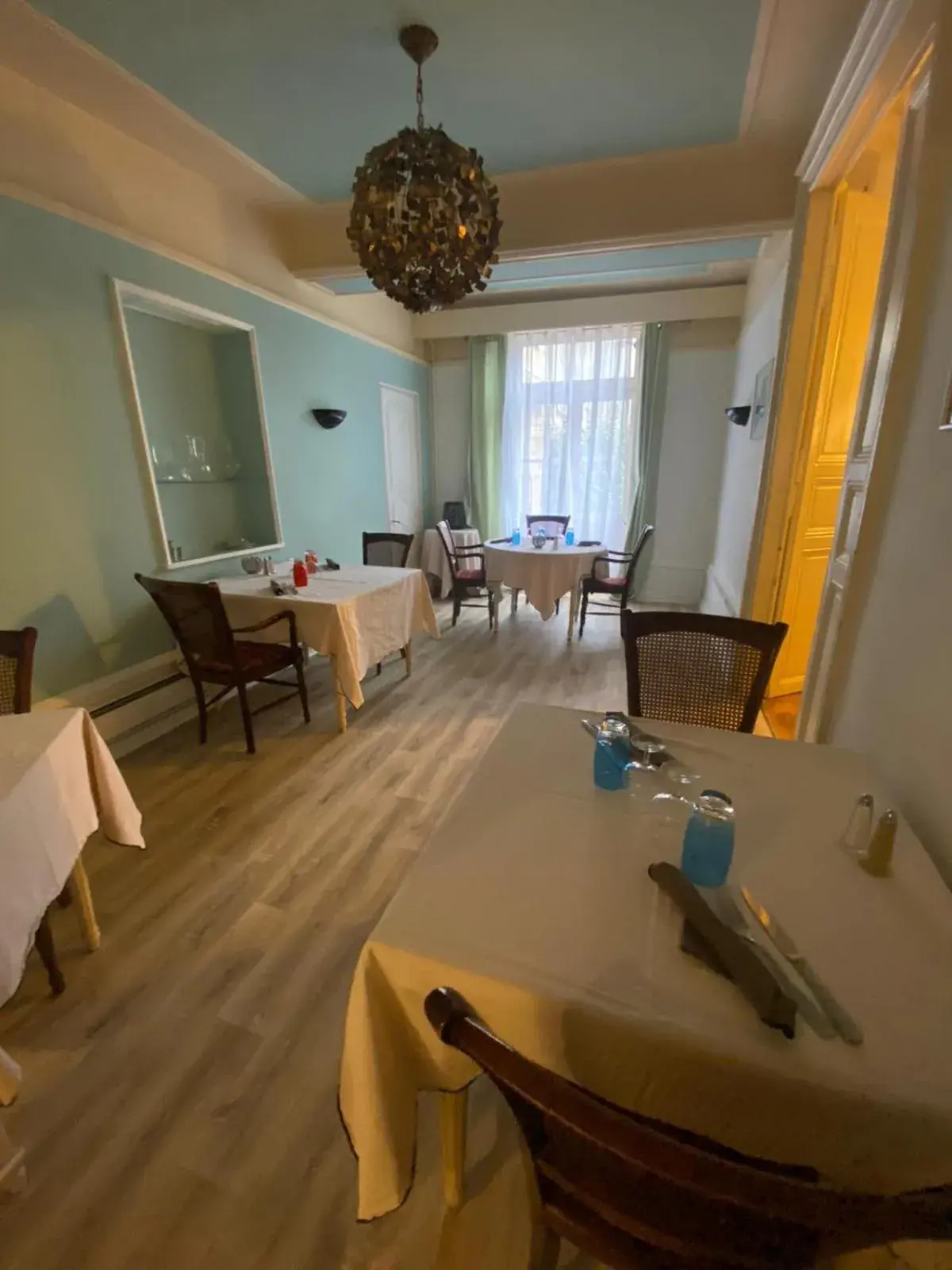 Restaurant/places to eat in Logis Grand Hôtel De L'Europe Restaurant/places to eat in Logis Grand Hôtel De L'Europe