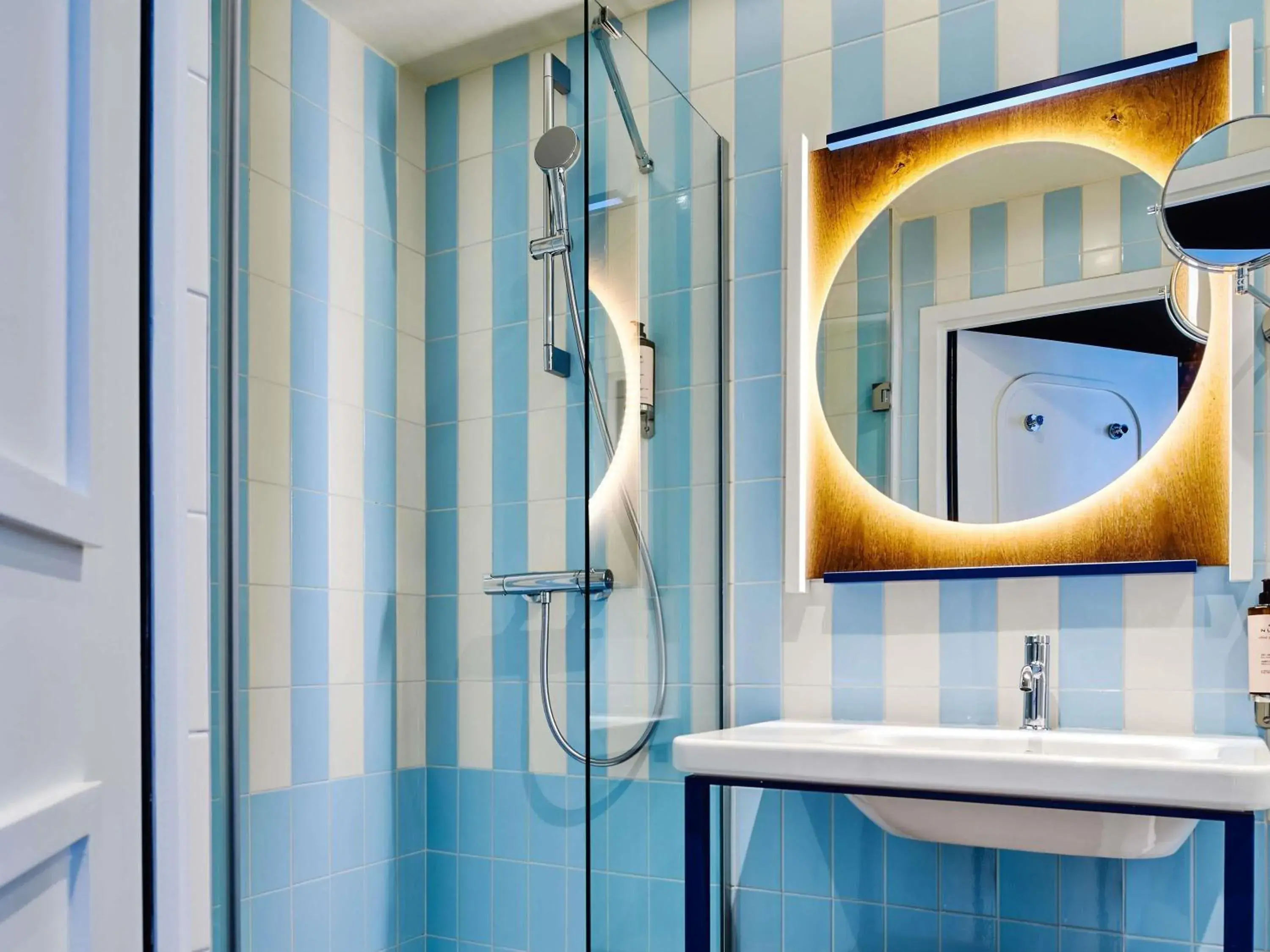 Bedroom in Mercure Paris Butte Montmartre Basilique Bedroom in Mercure Paris Butte Montmartre Basilique